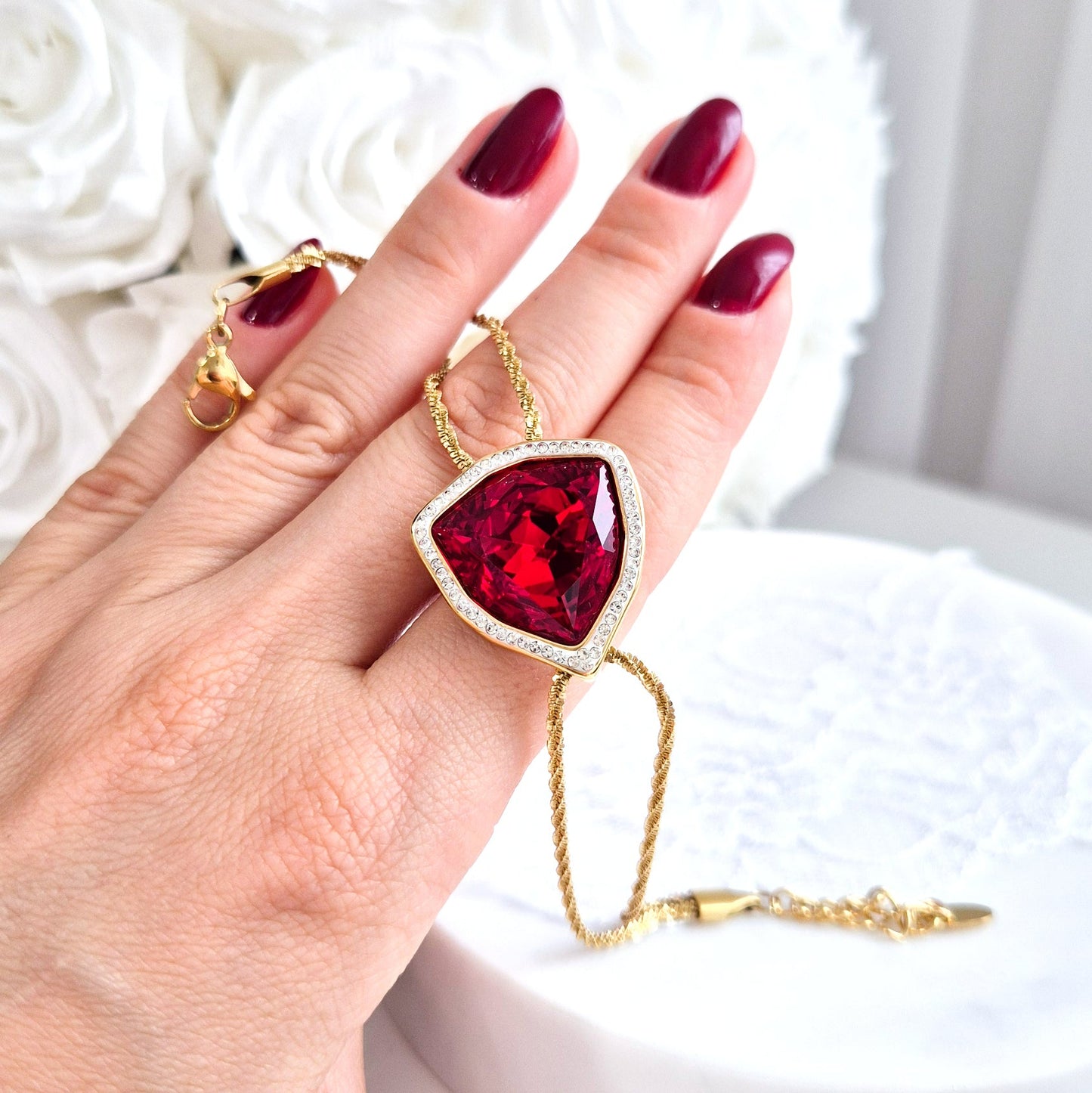 Red stone bracelet, Armband mit rotem Stein, goldenes Armband, Bracelet
