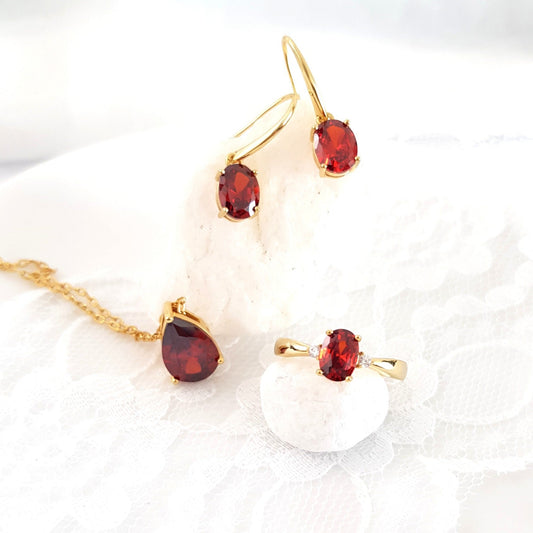Granat Schmuckset, Garnet jewelry set, Rot Granat Schmuckset, red garnet jewelry set, rote Granat Ohrringe, Granat Halskette, roter Granat Ring, Granat ring, Schmuckset, gold Schmuckset, ilber Schmuckset, red Garnet Jewelry, red garnet necklace, red garnet ring, red garnet earrings, garnet earrings, garnet necklace, garnet ring, golden jewelry set,