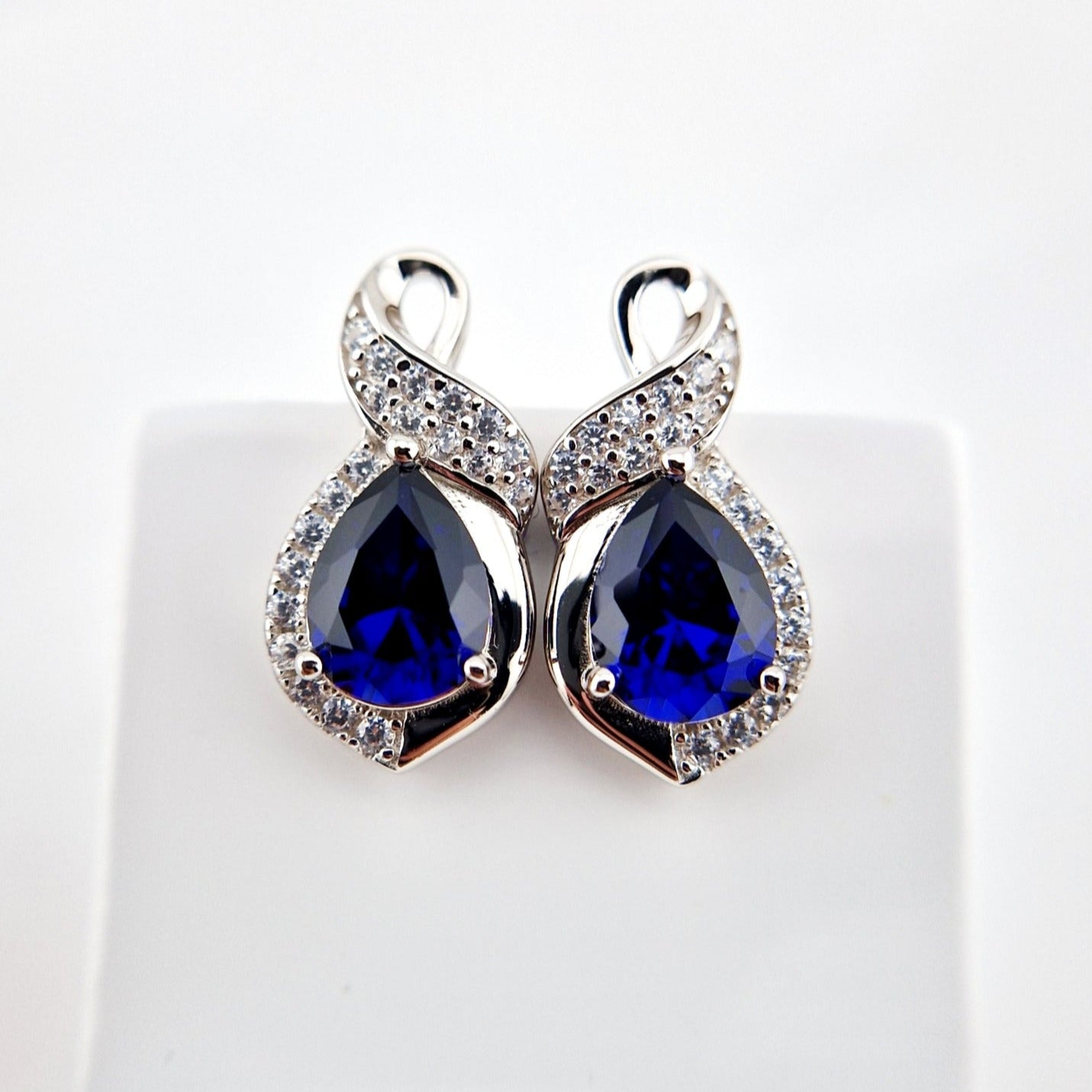 Saphir Ohrringe, Sapphire Earrings, Saphir Ohrstecker mit blauem Edelstein, Edelstein Ohrringe, Silber Ohrringe, Saphir Schmuck, Blau Saphir