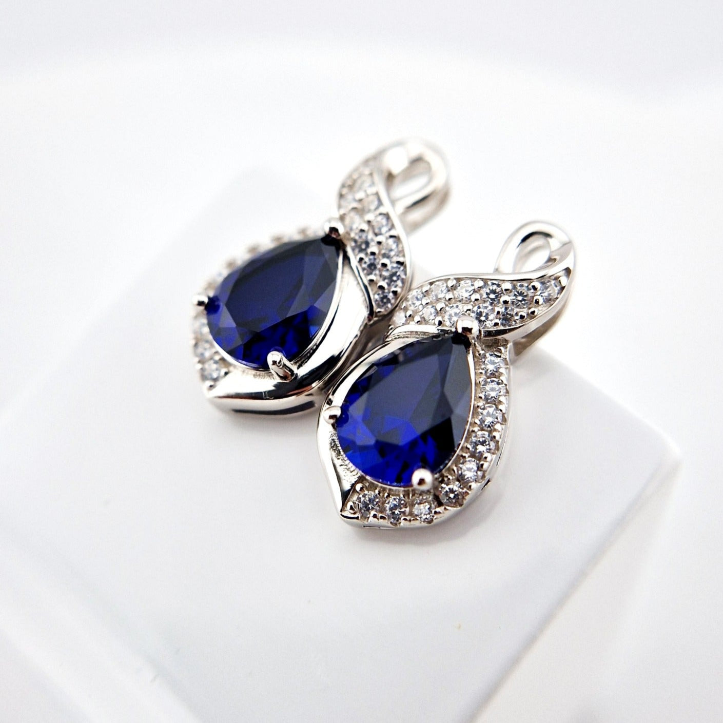 Saphir Ohrringe, Sapphire Earrings, Saphir Ohrstecker mit blauem Edelstein, Edelstein Ohrringe, Silber Ohrringe, Saphir Schmuck, Blau Saphir