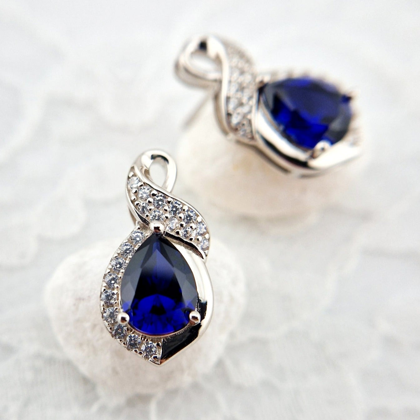 Saphir Ohrringe, Sapphire Earrings, Saphir Ohrstecker mit blauem Edelstein, Edelstein Ohrringe, Silber Ohrringe, Saphir Schmuck, Blau Saphir
