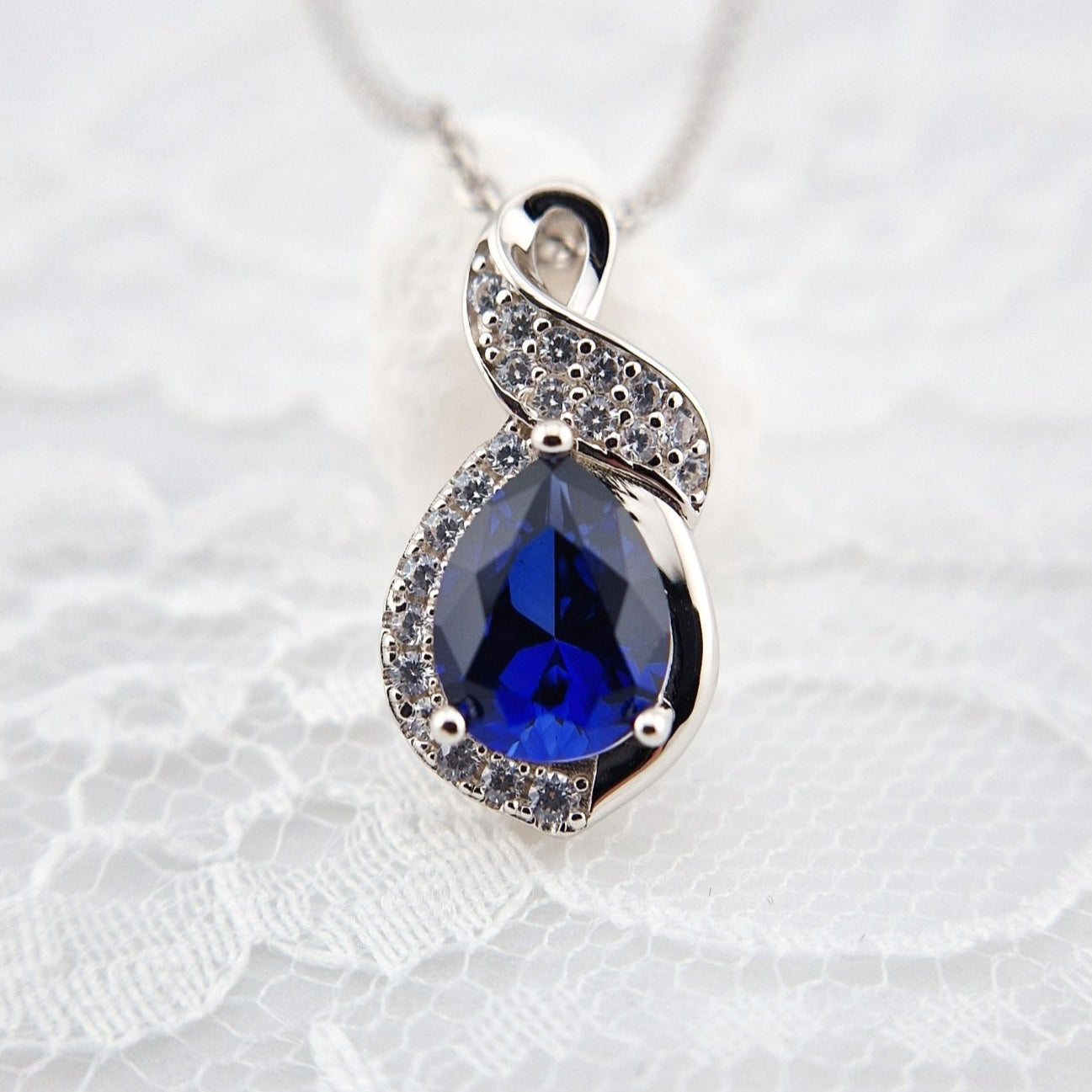 Saphir Halskette, Saphir Kette, Silber Kette mit Saphir Anhänger, Edelstein Kette, sapphire necklace