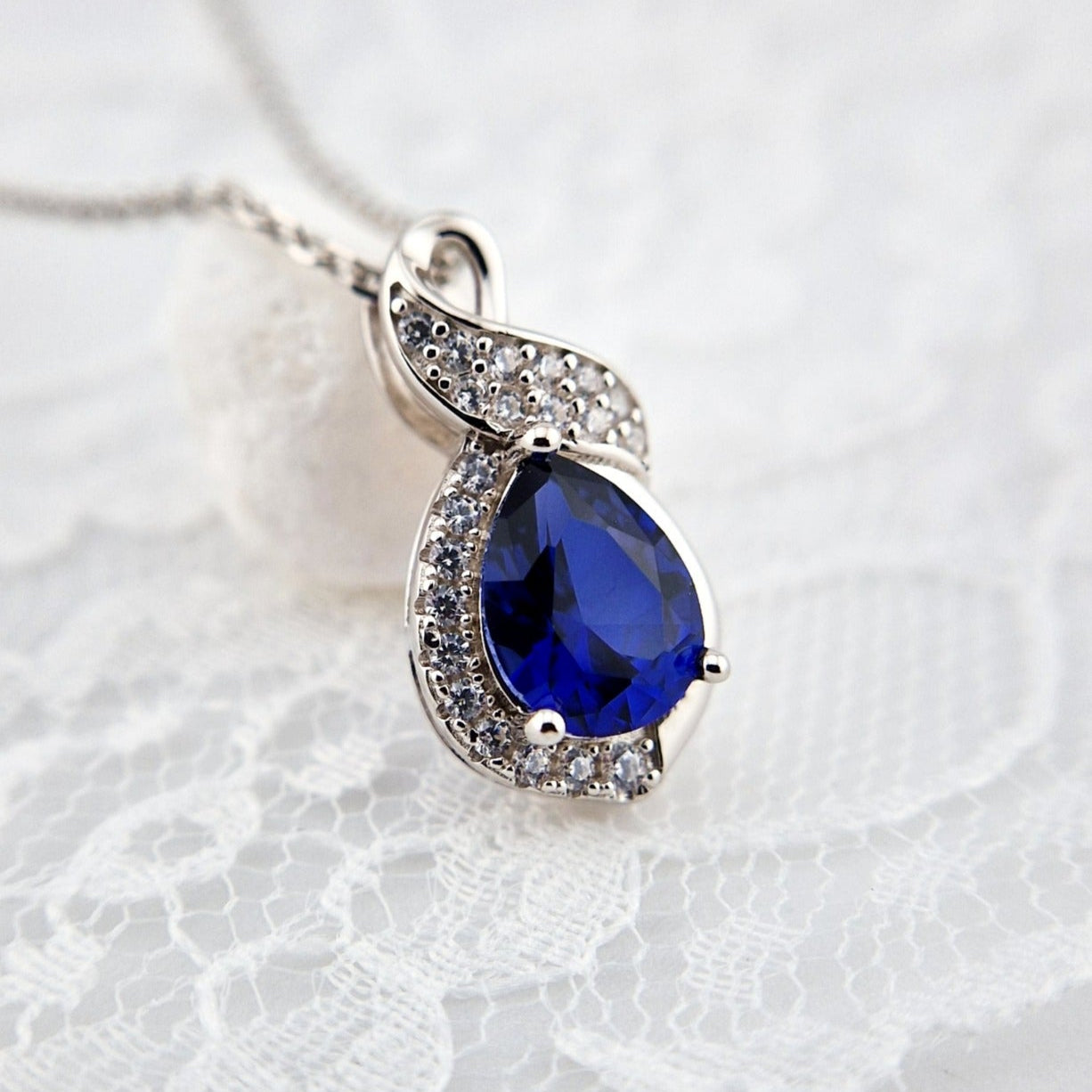 Saphir Halskette, Saphir Kette, Silber Kette mit Saphir Anhänger, Edelstein Kette, sapphire necklace