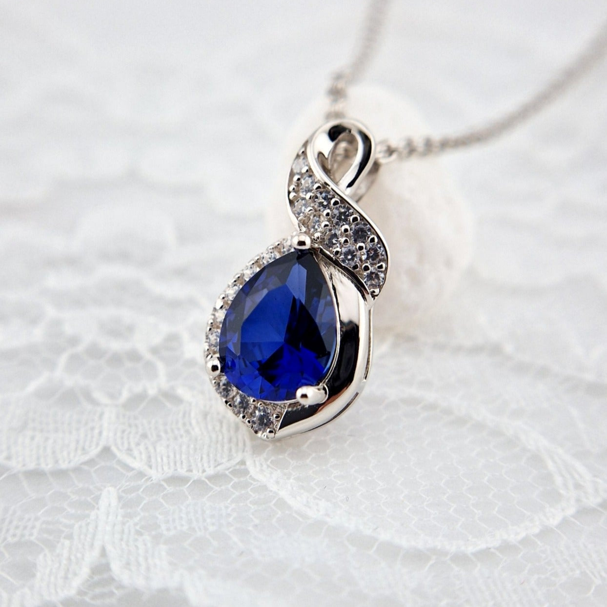 Saphir Halskette, Saphir Kette, Silber Kette mit Saphir Anhänger, Edelstein Kette, sapphire necklace