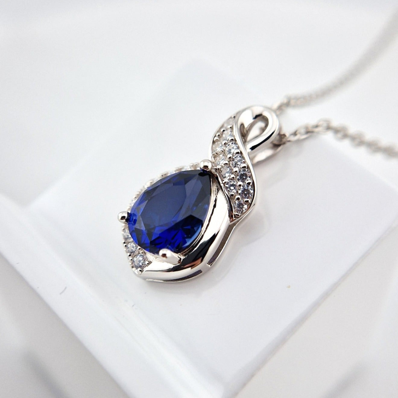 Saphir Halskette, Saphir Kette, Silber Kette mit Saphir Anhänger, Edelstein Kette, sapphire necklace