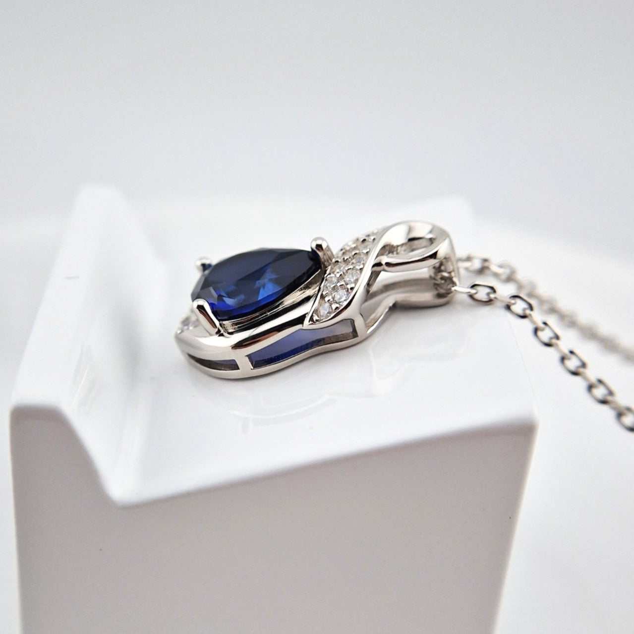 Saphir Halskette, Saphir Kette, Silber Kette mit Saphir Anhänger, Edelstein Kette, sapphire necklace