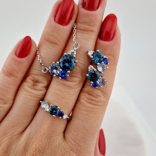 Schmuckset blaue Edelsteine, Blue gemstone jewelry set, Silber Schmuckset, Silver jewelry set, London blue Topas Jewelry, Blautopas Schmcukset, Aquamarin Schmuck, Aquamarine jewelry, Blau Saphir Schmuck Set, blue sapphire jewelry set, Topas Ring, Topas Halskette, Topas Ohrringe, Topaz earrings, Topaz Ring, Topaz necklace, topaz pnemdant necklace, SIlber Ohrringe, Silber Ohrstecker, Silberring, Silber Kette, Silver necklace, silver ring, silver earrings