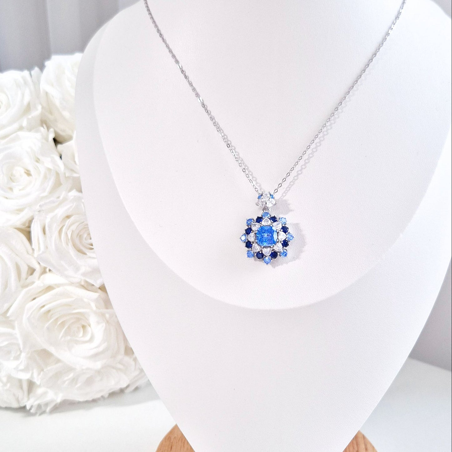 Silber Halskette Zirkonia blau, Anhänger Kette mit blauen CZ Diamant Imitaten, Silver necklace blue zircon, Zirkonia Halskette, Blaue Anhänger Halskette, collier, collana, collier bleue cz