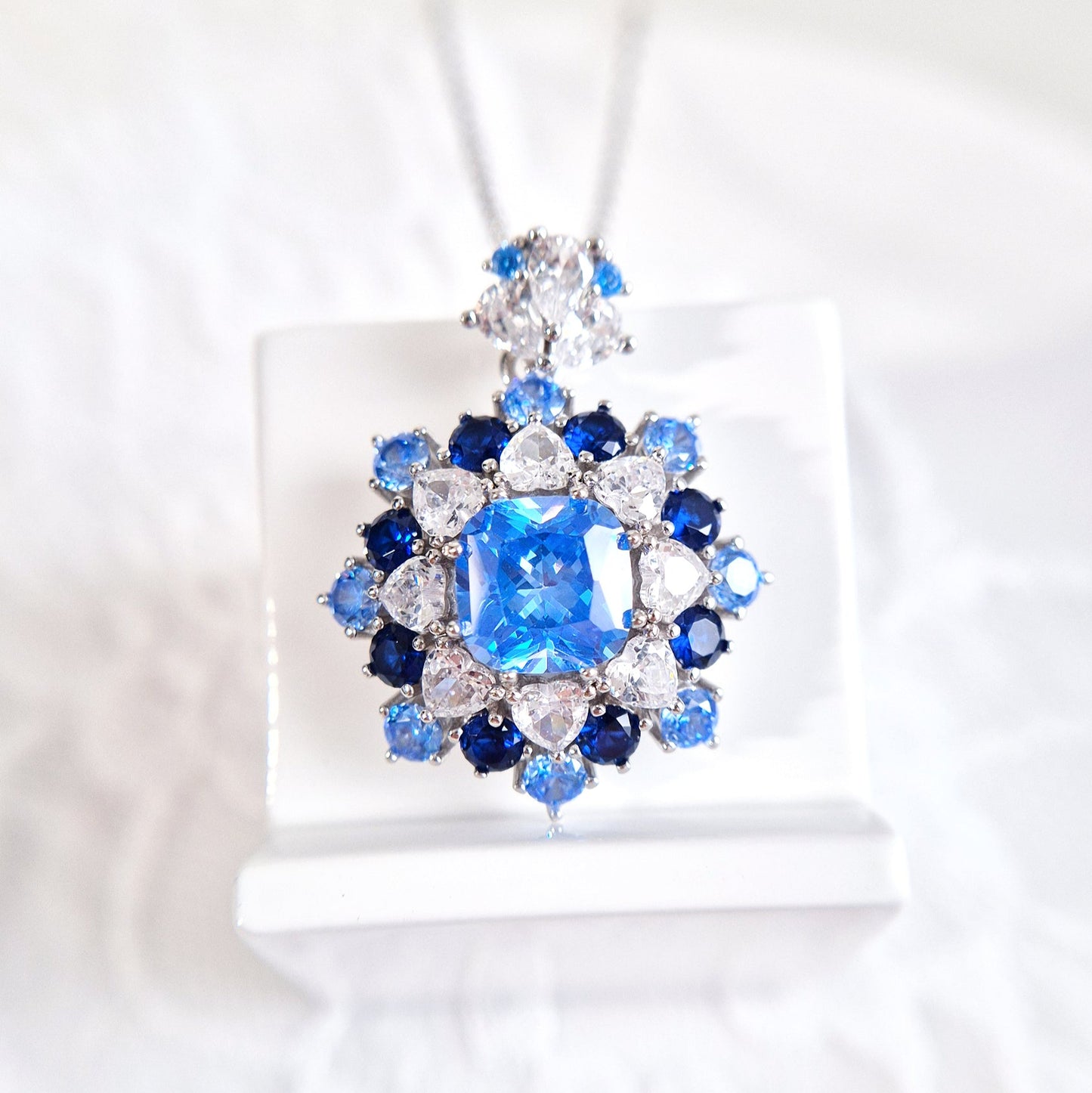 Silber Halskette Zirkonia blau, Anhänger Kette mit blauen CZ Diamant Imitaten, Silver necklace blue zircon, Zirkonia Halskette, Blaue Anhänger Halskette, collier, collana, collier bleue cz