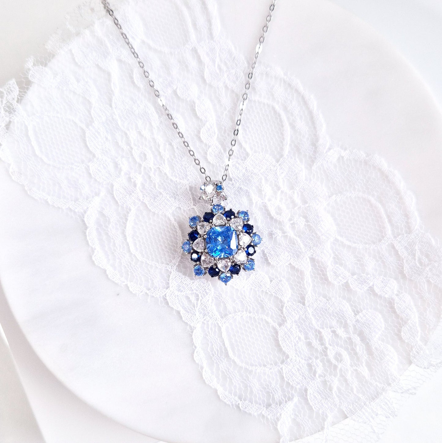 Silber Halskette Zirkonia blau, Anhänger Kette mit blauen CZ Diamant Imitaten, Silver necklace blue zircon, Zirkonia Halskette, Blaue Anhänger Halskette, collier, collana, collier bleue cz
