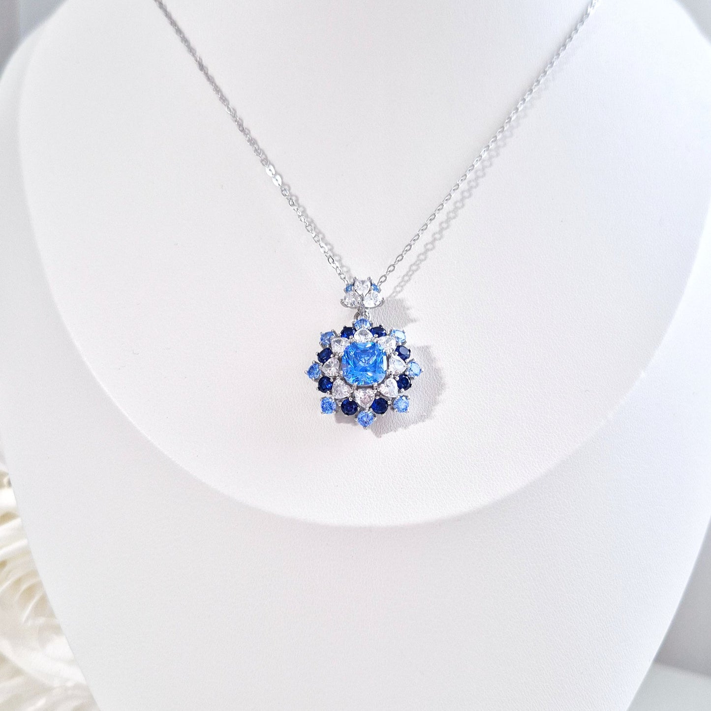 Silber Halskette Zirkonia blau, Anhänger Kette mit blauen CZ Diamant Imitaten, Silver necklace blue zircon, Zirkonia Halskette, Blaue Anhänger Halskette, collier, collana, collier bleue cz