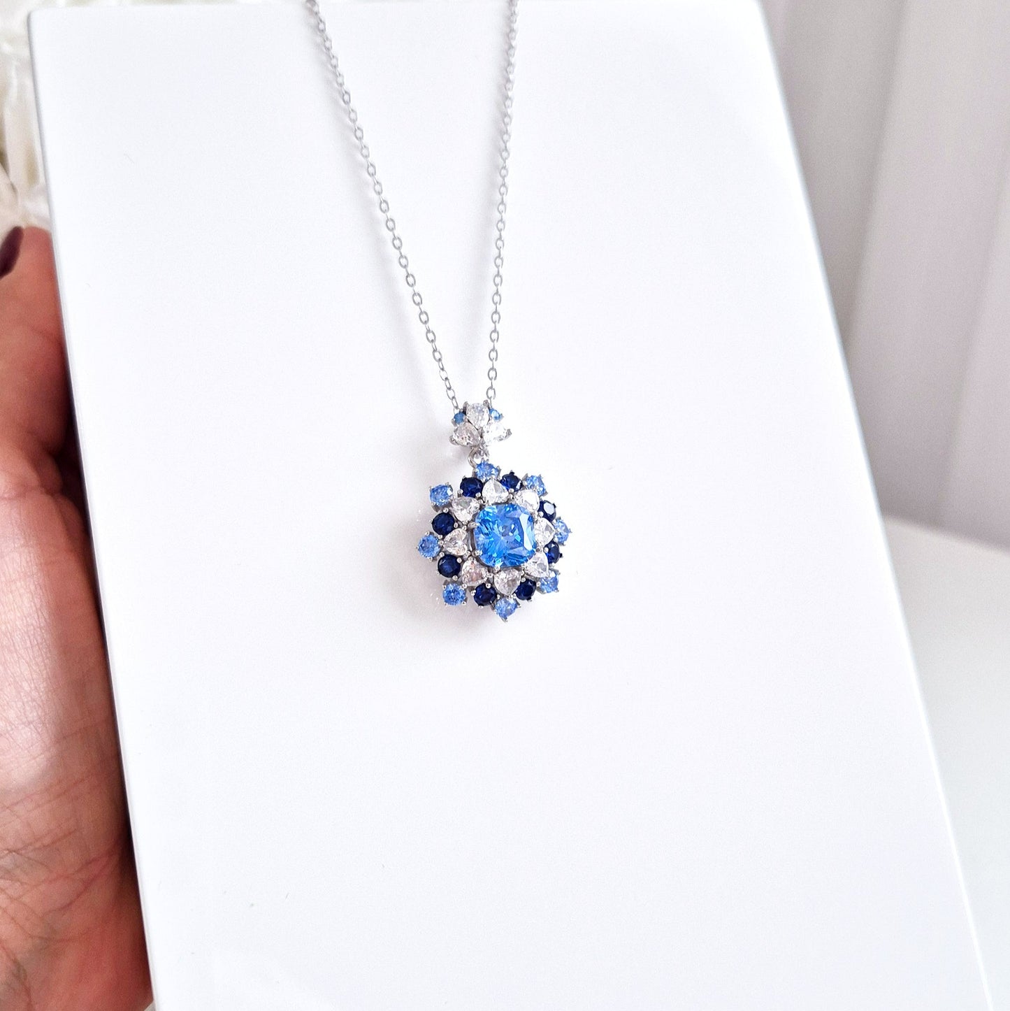 Silber Halskette Zirkonia blau, Anhänger Kette mit blauen CZ Diamant Imitaten, Silver necklace blue zircon, Zirkonia Halskette, Blaue Anhänger Halskette, collier, collana, collier bleue cz