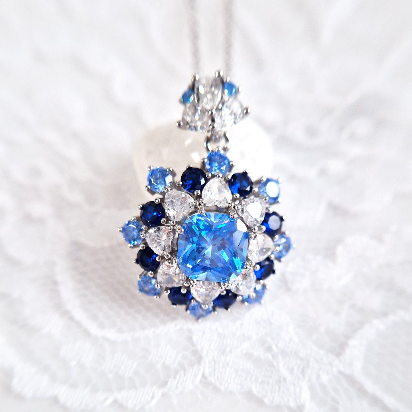 Silber Halskette Zirkonia blau, Anhänger Kette mit blauen CZ Diamant Imitaten, Silver necklace blue zircon, Zirkonia Halskette, Blaue Anhänger Halskette, collier, collana, collier bleue cz