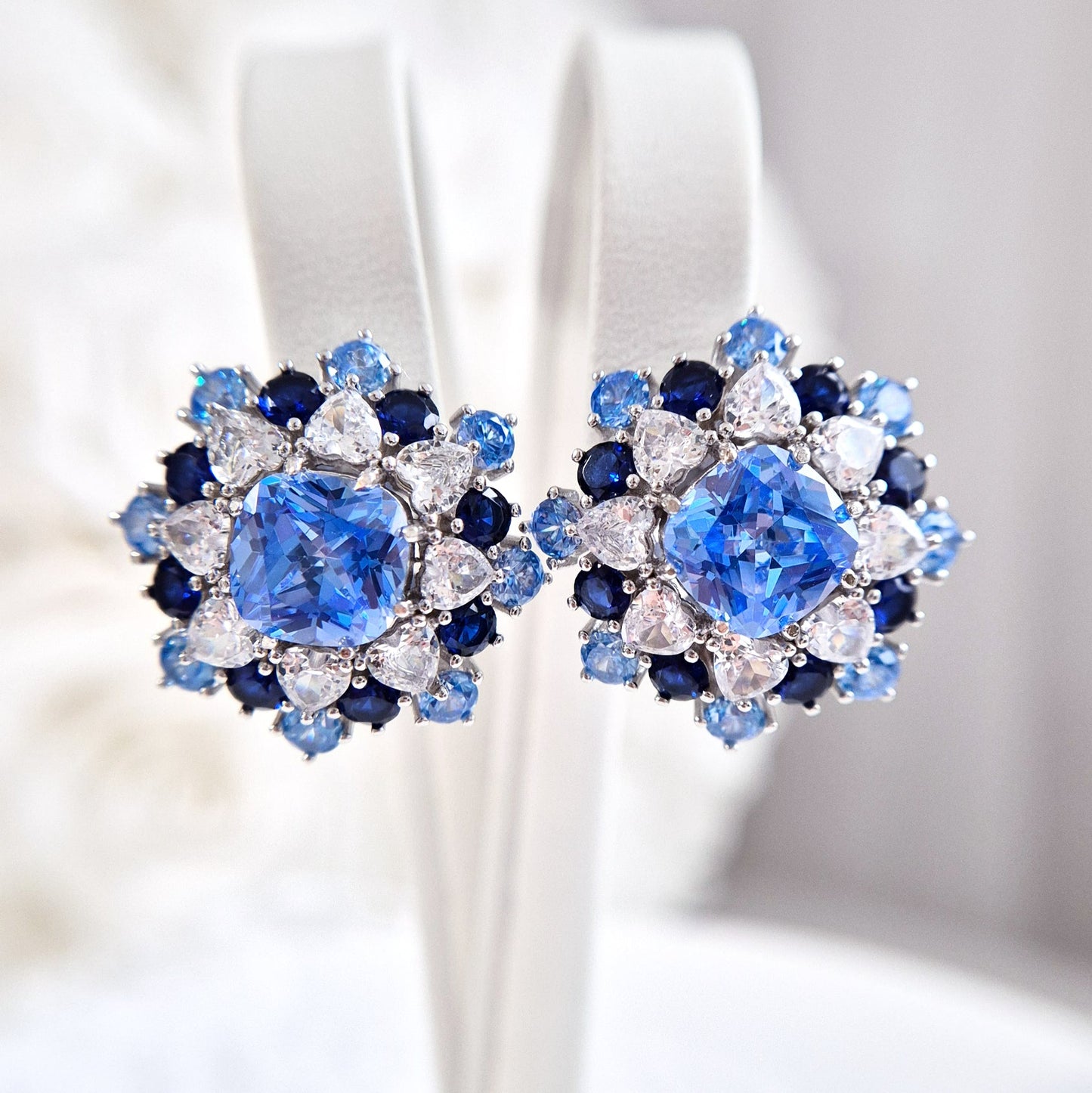 Silber Ohrringe, blaue Zirkonia Ohrringe, Weihnachtsohrringe, Schneeflocken Ohrringe, silver earrings cz blue, boucles doreilles, orecchini