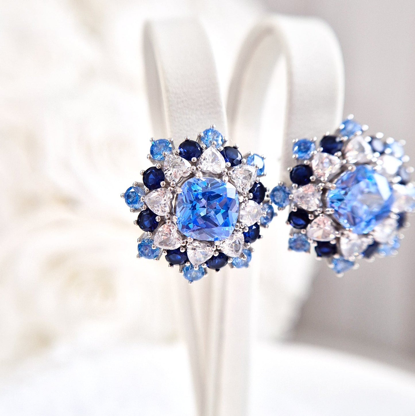 Silber Ohrringe, blaue Zirkonia Ohrringe, Weihnachtsohrringe, Schneeflocken Ohrringe, silver earrings cz blue, boucles doreilles, orecchini