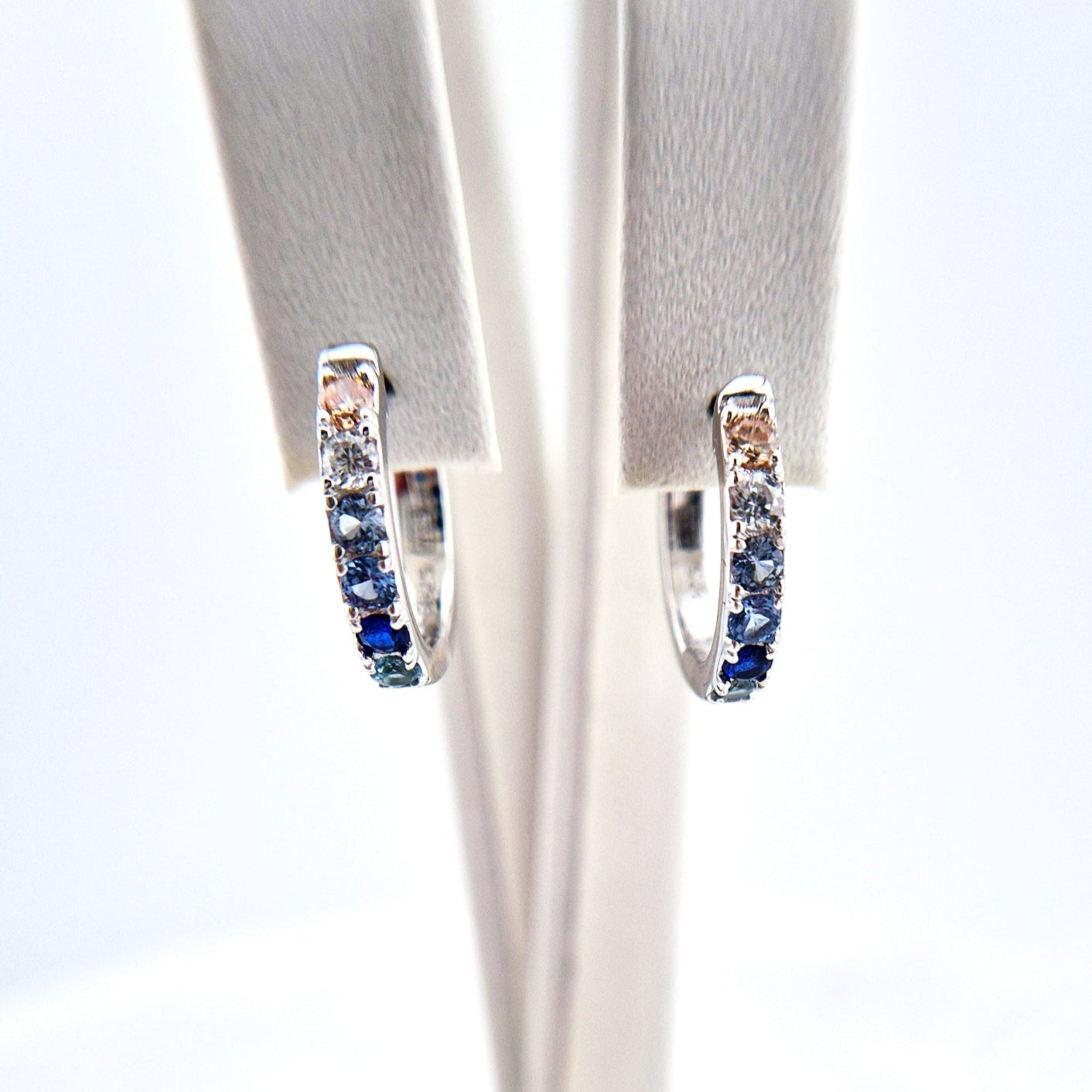 Silber Creolen mit blauen Steinchen