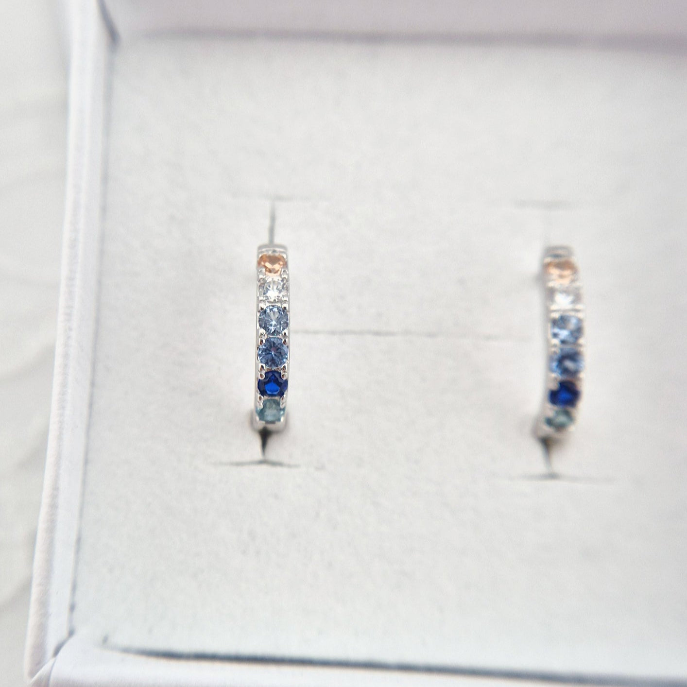 Créoles en argent avec pierres bleues