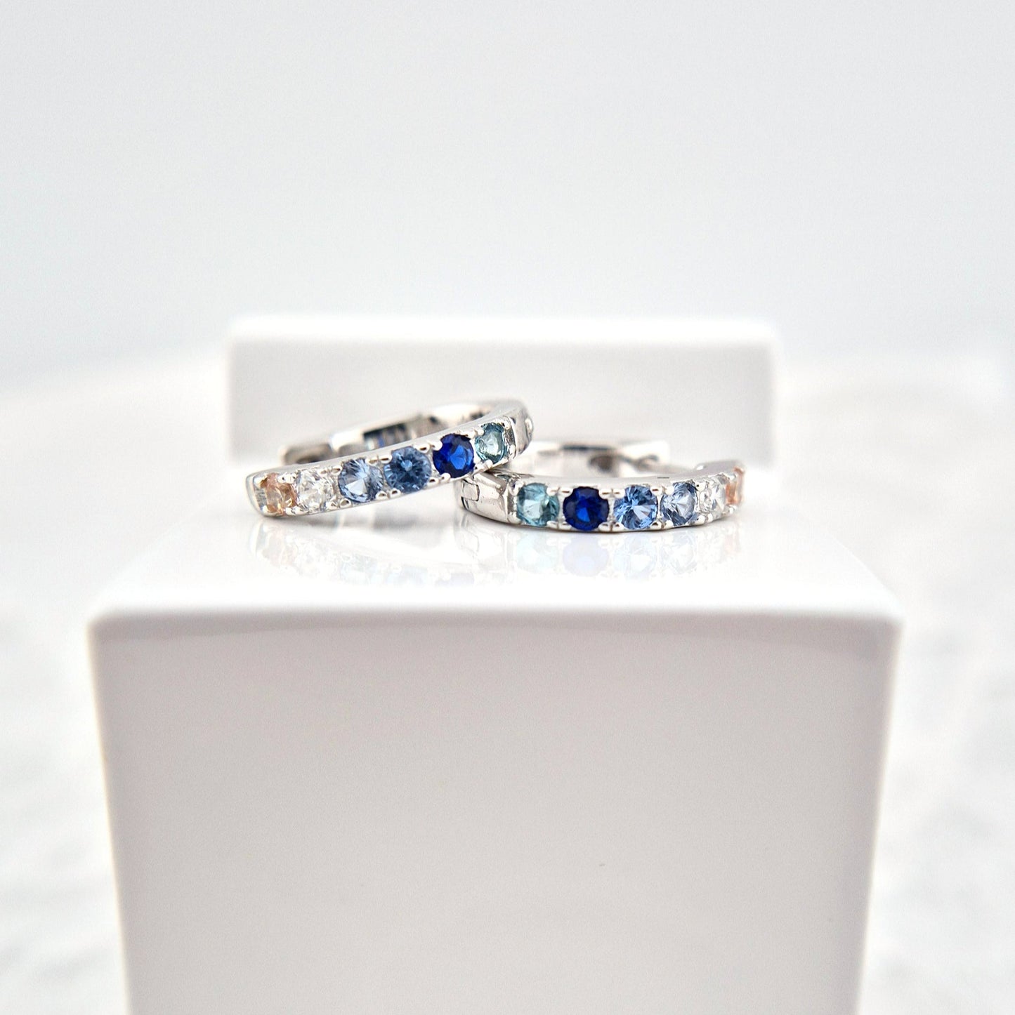 Silber Creiolen silber, Silber Creolen mit blauen Steinchen, Silver Hoops with Blue Stones, Silberohrringe, Silver Earrings, Silber Creolen, Creolen Ohrringe, Silver Creoles, Hoop earrings, blue earrings