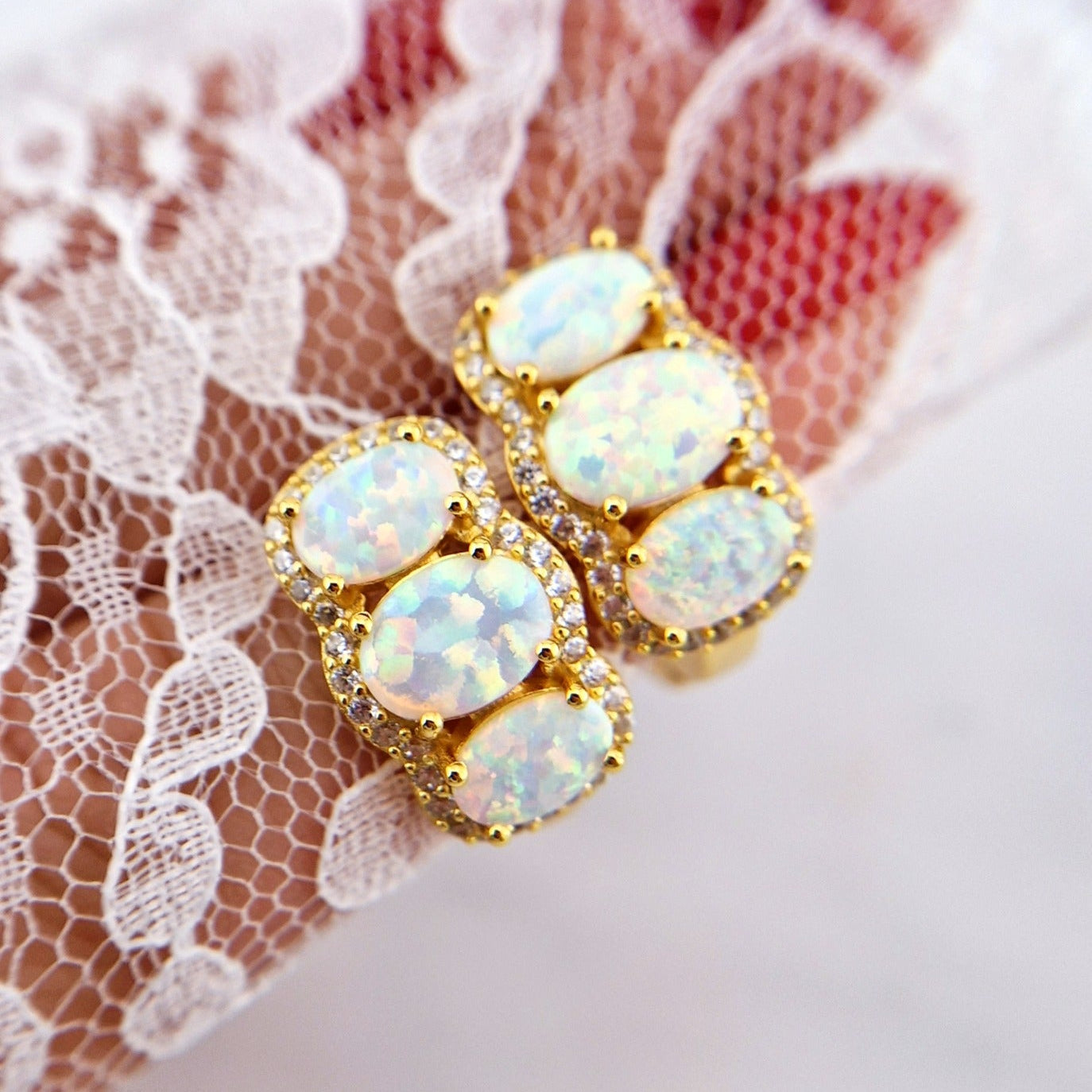 Weiss Opal Ohrringe, Creolen, Opal Ohrringe, White Opal earrings, Opal Earrings, hoop earrings, goldene Ohrringe, Ohrringe mit weissen Steinen, golden Earrings, earrings with white stones, earrings, Ohrringe, boucles d oreilles opale