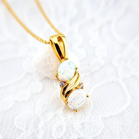 Weiss Opal Halskette, White Opal Necklace, Opal Halskette, Opal Kette, Opal Anhänger Kette, Opal necklace, opal pendant necklace, goldene Kette, Gold Halskette, golden Necklace, Damen Halskette, Halskette mit weissem Stein, gold necklace with white Stone pendant, Halskette, Anhänger Halskette, necklace, collier d'opale