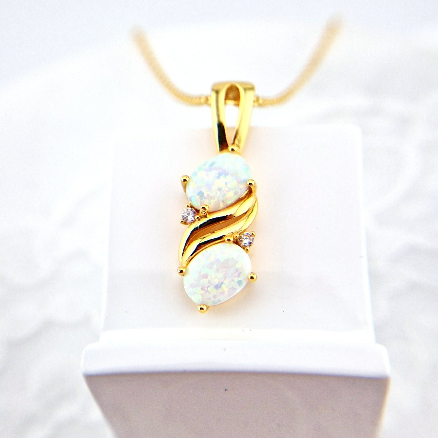 Weiss Opal Halskette, White Opal Necklace, Opal Halskette, Opal Kette, Opal Anhänger Kette, Opal necklace, opal pendant necklace, goldene Kette, Gold Halskette, golden Necklace, Damen Halskette, Halskette mit weissem Stein, gold necklace with white Stone pendant, Halskette, Anhänger Halskette, necklace