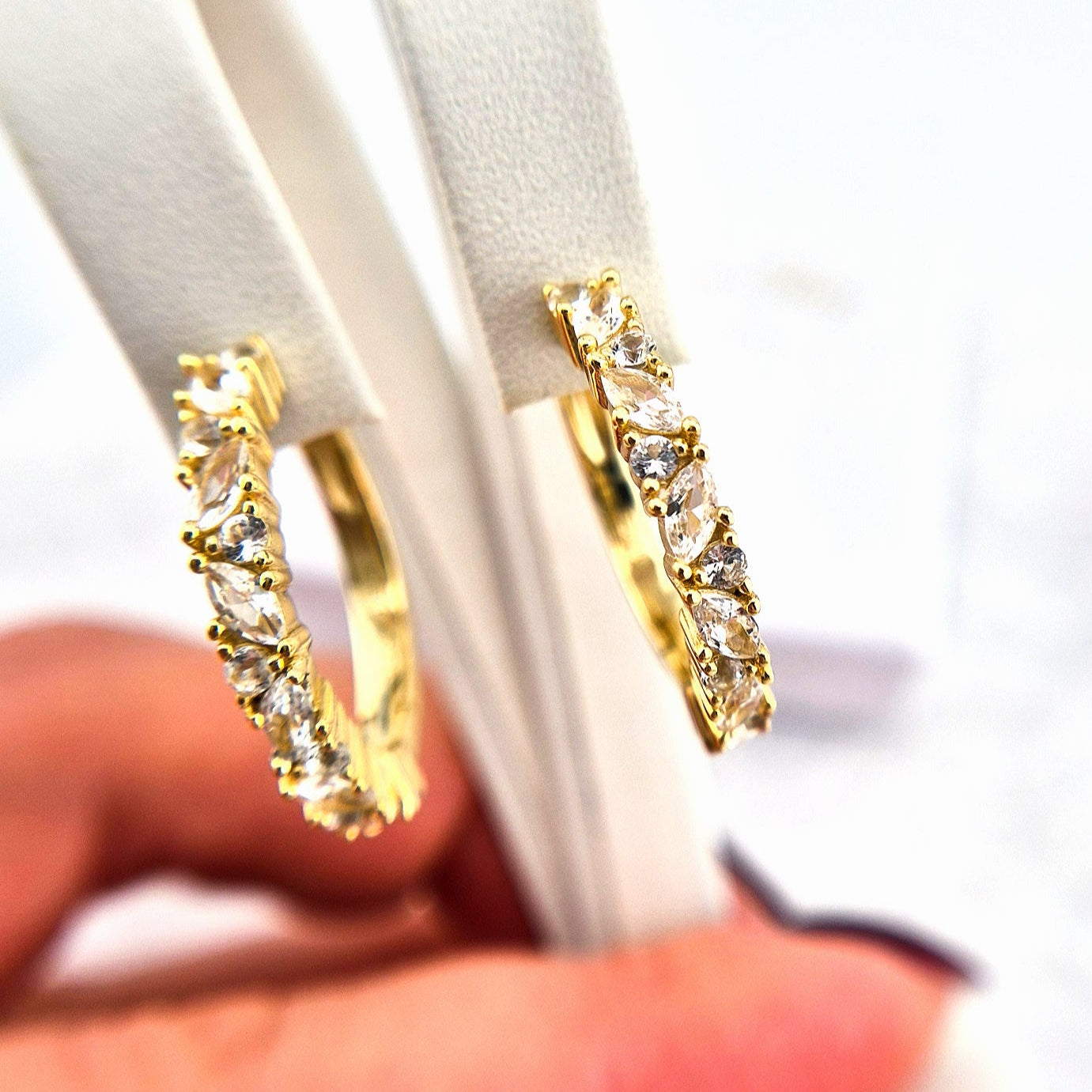 Topas Ohrringe Gold, Topas Ohrringe, topaz earrings gold, topaz earrings, White Topaz Gold Earrings, weiss Topas Ohrringe Gold. goldene Topas Creolen, gold Creolen mit weissen Topas Edelsteinen, hoop earrings, creolen Ohrringe