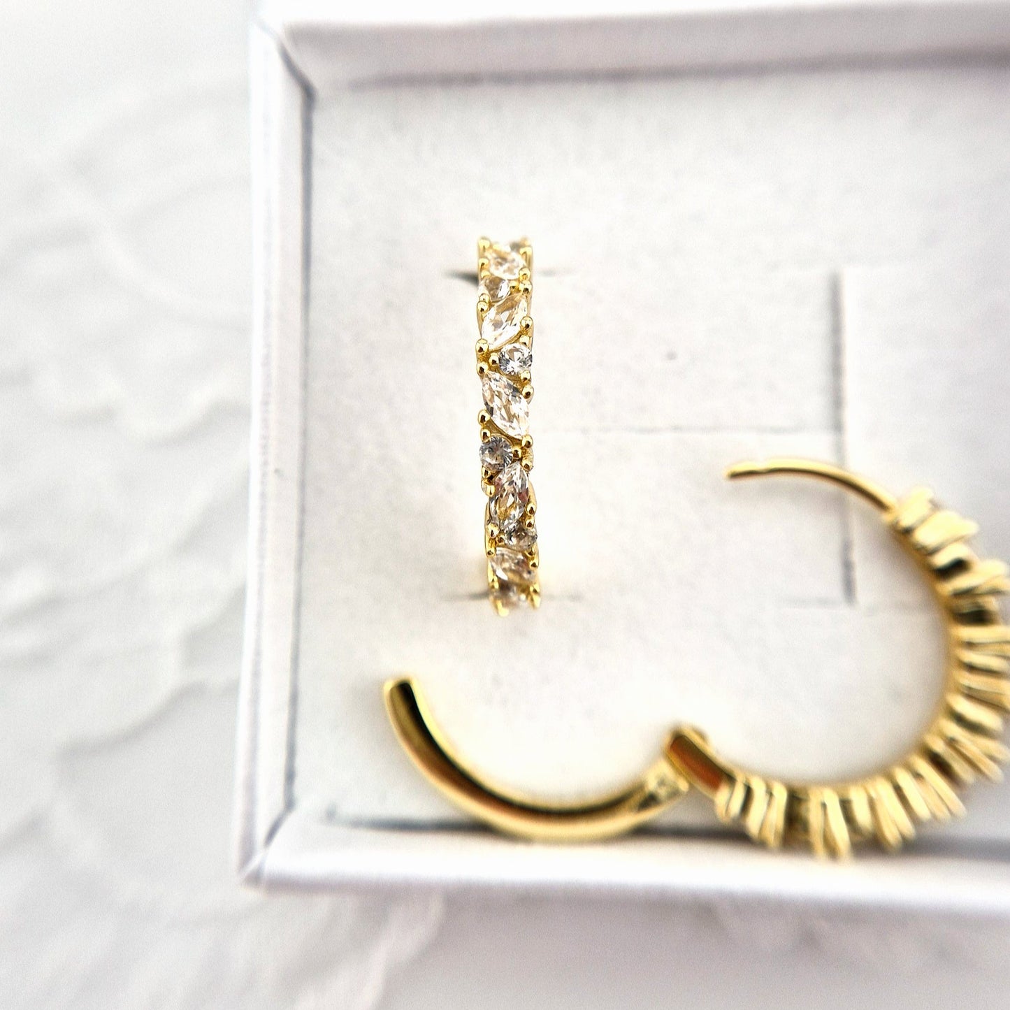 Topas Ohrringe Gold, Topas Ohrringe, topaz earrings gold, topaz earrings, White Topaz Gold Earrings, weiss Topas Ohrringe Gold. goldene Topas Creolen, gold Creolen mit weissen Topas Edelsteinen, hoop earrings, creolen Ohrringe