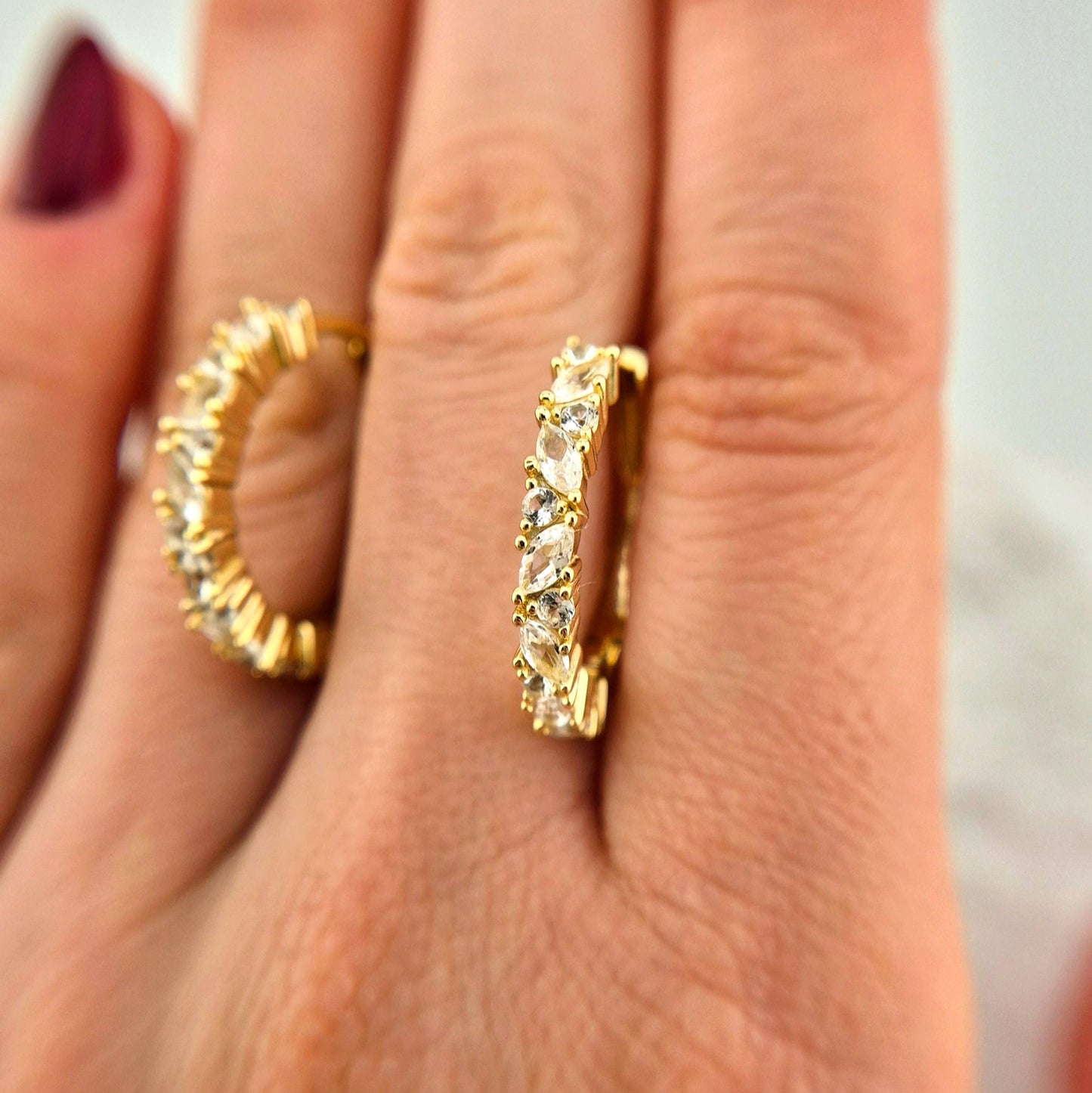 White Topaz Gold Earrings, Teiss Topas Ohrringe Gold. goldene Topas Creolen, gold Creolen mit weissen Topas Edelsteinen