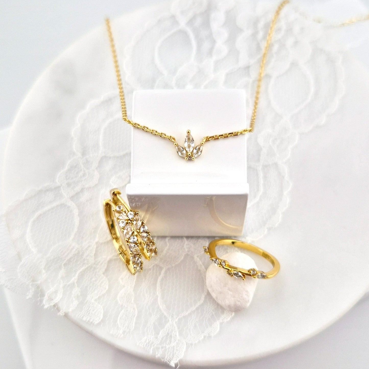 Weiss Topas Schmuckset gold, White topaz Jewelry set gold, dainty jewelry set for her in gold, Topaz Earrings, Topas Ohrringe, Topaz hoops, Topaz Ring, Weiss Topas Ring, White Topaz Necklace
