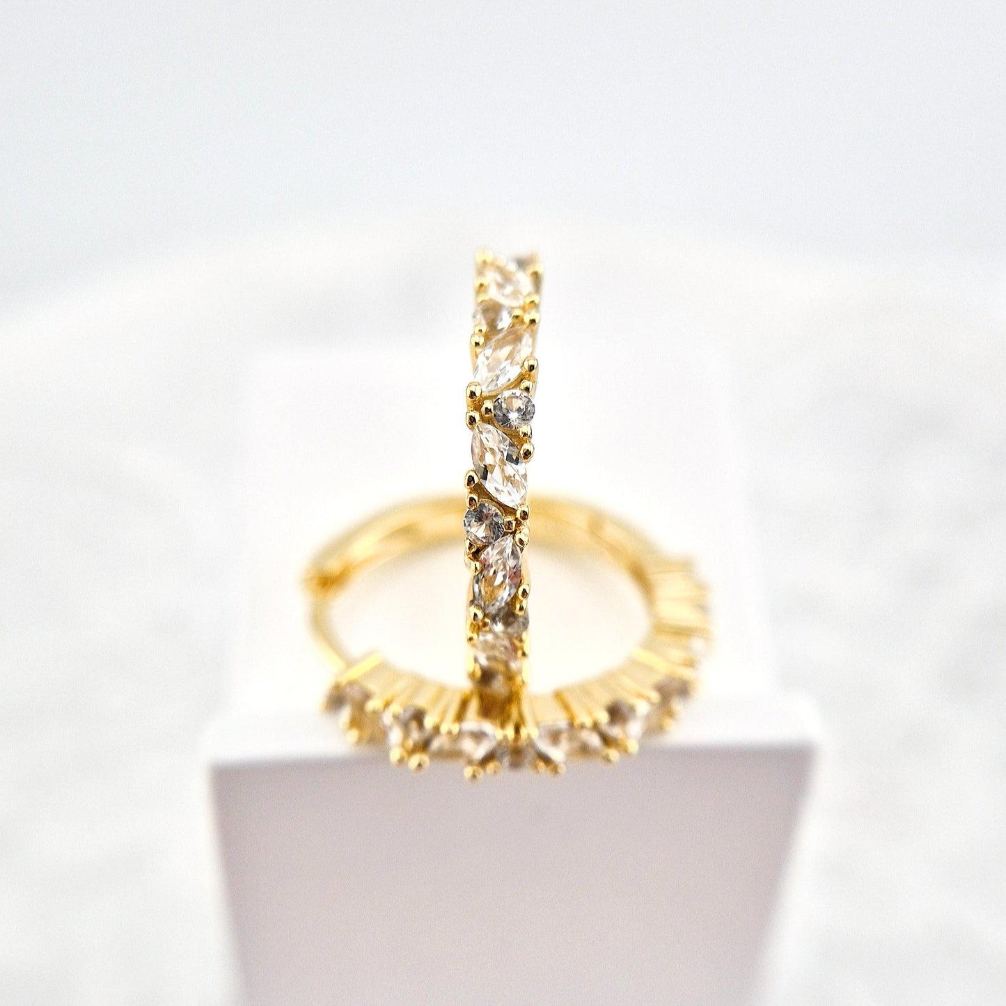 Topas Ohrringe Gold, Topas Ohrringe, topaz earrings gold, topaz earrings, White Topaz Gold Earrings, weiss Topas Ohrringe Gold. goldene Topas Creolen, gold Creolen mit weissen Topas Edelsteinen, hoop earrings, creolen Ohrringe