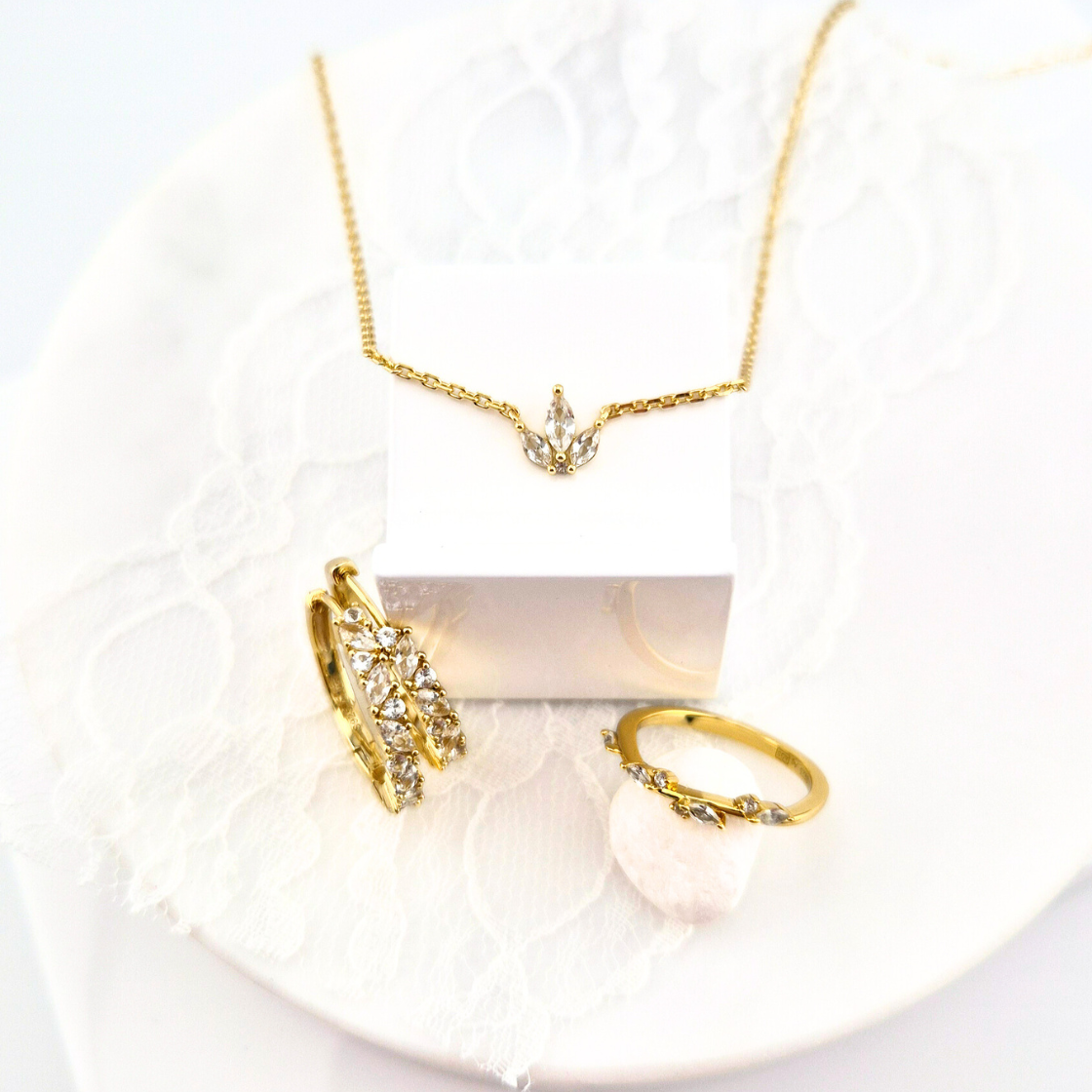 Goldener Schmuck, golden jewelry