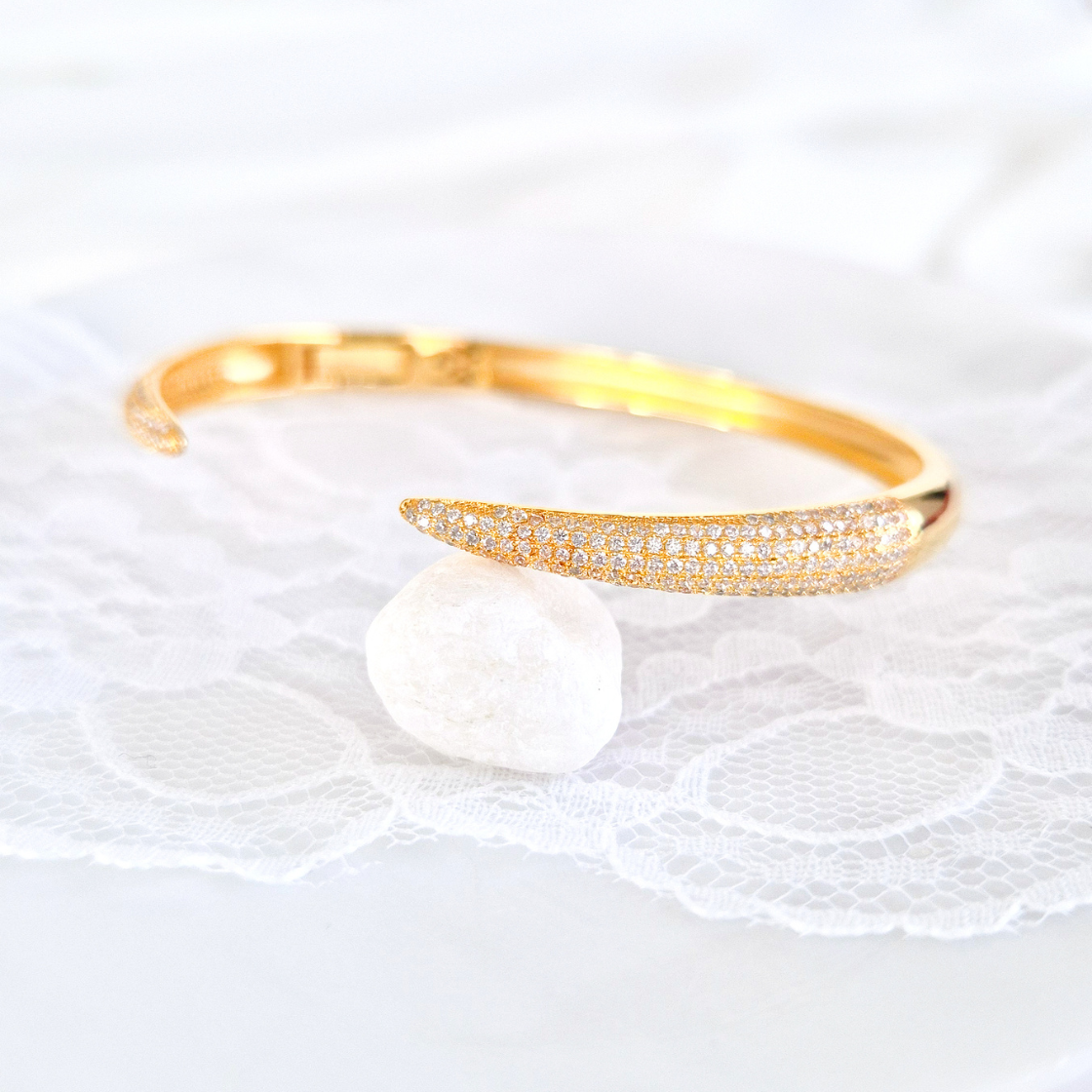 Goldene Armbänder, golden bracelets