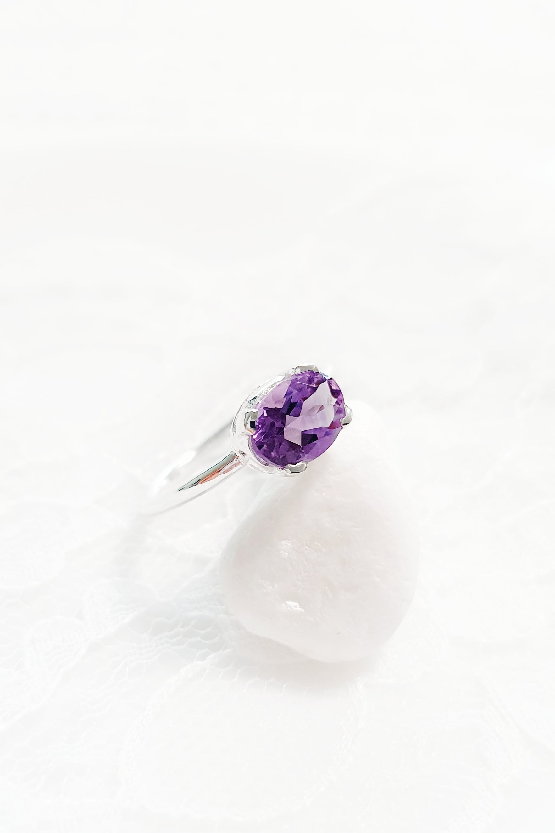 Amethyst Ring, Edelstein Ring Amethyst Edelsteinring mit oval geschliffenem Edelstein Amethyst, Amethyst Schmuck