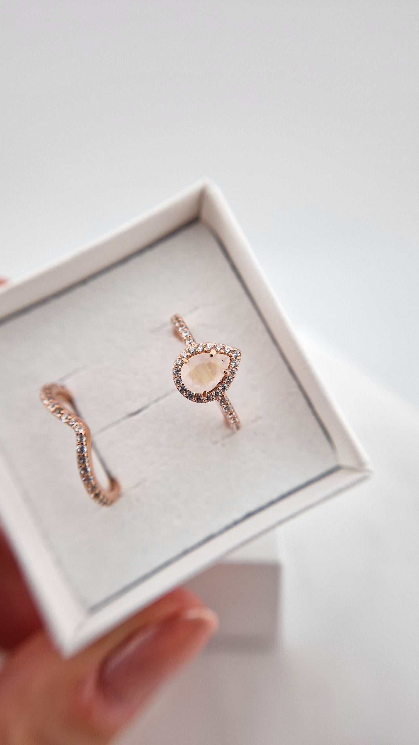 Mondstein Ring Rosegold, Rainbow moonstone rings rose glod palted silver ring, Silber Ring mit Mondstein Edelstein, halo Ring, Chevron Ring, Mondstein Ring SIlber Ring mit Mondstein Rosegold vergoldet, Rosegold Ring, Moonstone Ring