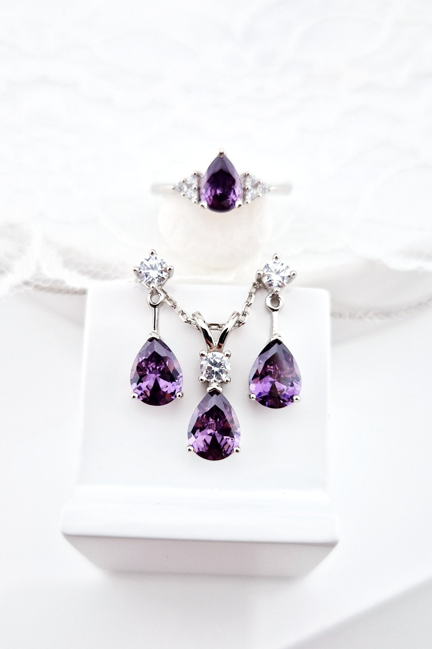Amethyst Schmuckset, Amethyst Jewelry Set, Amethyst Edelstein Schmuck, Amethyst Gemstone Jewelry, Amethyst Earrings, Amethyst Ohrringe, Amethyst Halskette, Amethyst Kette, Amethyst Necklace, Amethyst Ring - Silberring mit Amethyst Edelstein, Amethyst silver ring, Bague en améthyste, Anello in ametista, Gemstone, Amethyst Edelsteinring. Jewelry set, Schmuckset, Silber Schmuckset, Silver Jewellery set