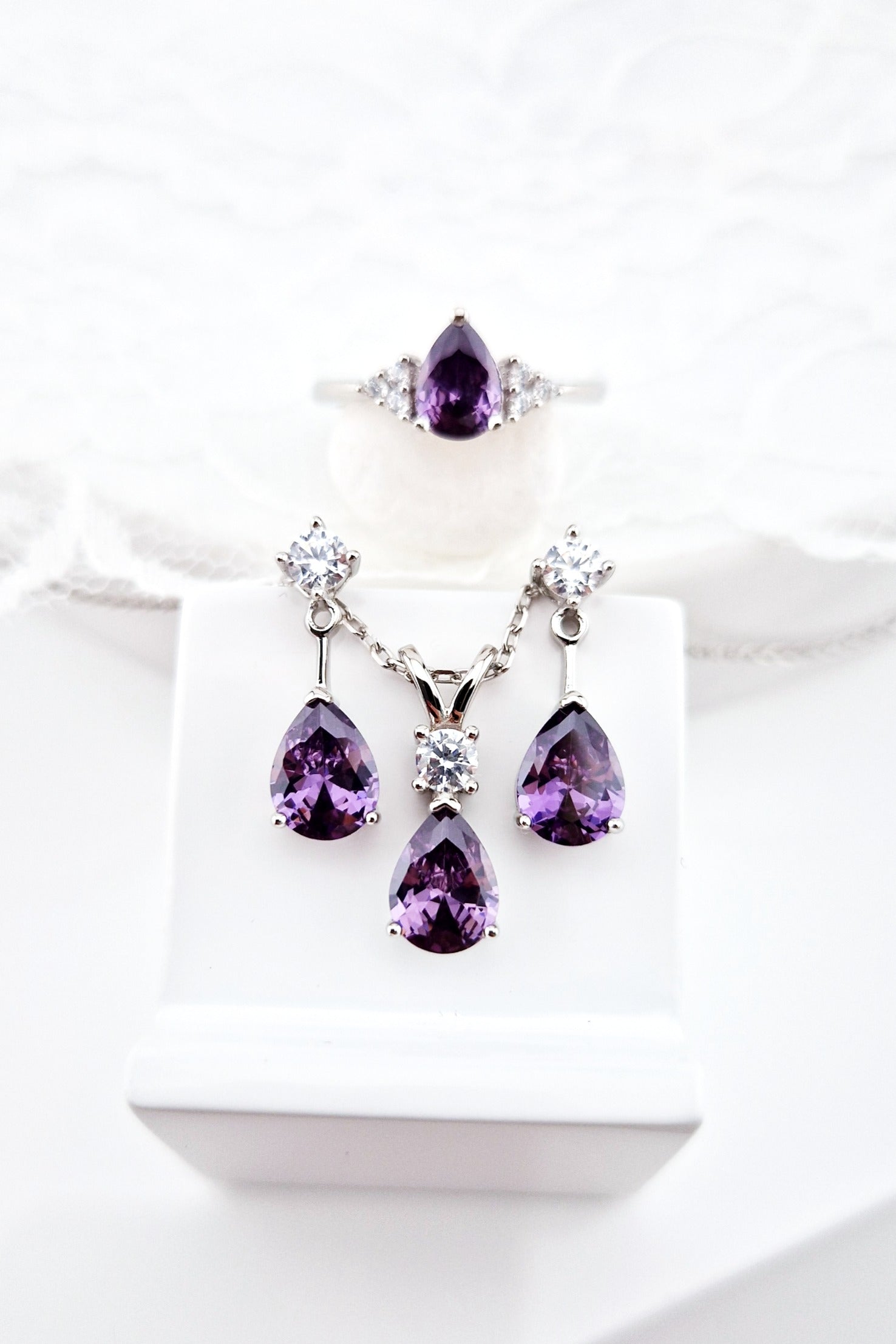 Amethyst Schmuckset, Amethyst Jewelry Set, Amethyst Edelstein Schmuck, Amethyst Gemstone Jewelry, Amethyst Earrings, Amethyst Ohrringe, Amethyst Halskette, Amethyst Kette, Amethyst Necklace, Amethyst Ring - Silberring mit Amethyst Edelstein, Amethyst silver ring, Bague en améthyste, Anello in ametista, Gemstone, Amethyst Edelsteinring. Jewelry set, Schmuckset, Silber Schmuckset, Silver Jewellery set