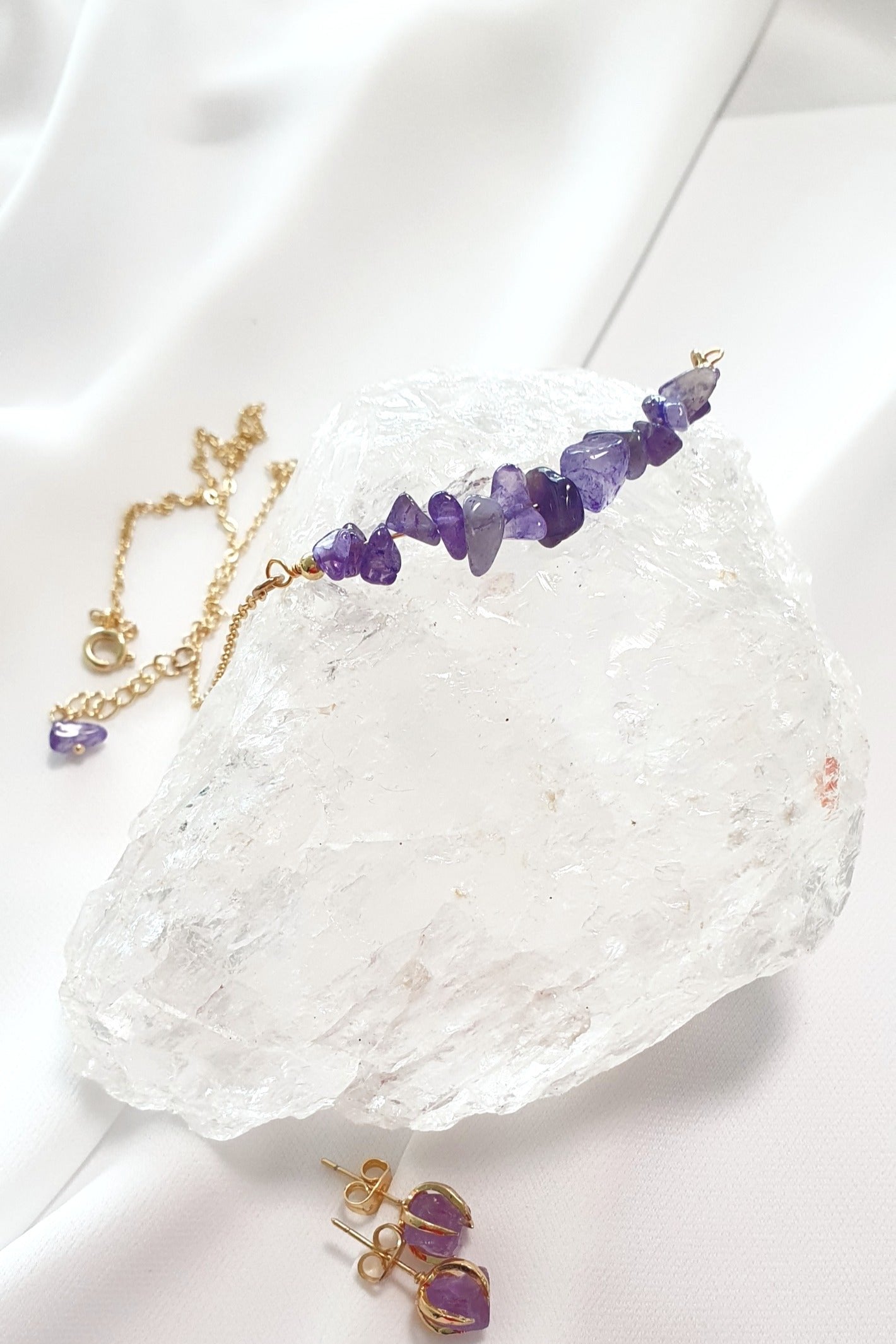 Amethyst Halskette, Goldene Amethyst Kette. lila Edelstein Halskette mit Amethyst Chipsreihe lila Amethyst Edelstein Halskette vergoldet elegante zierliche Halskette