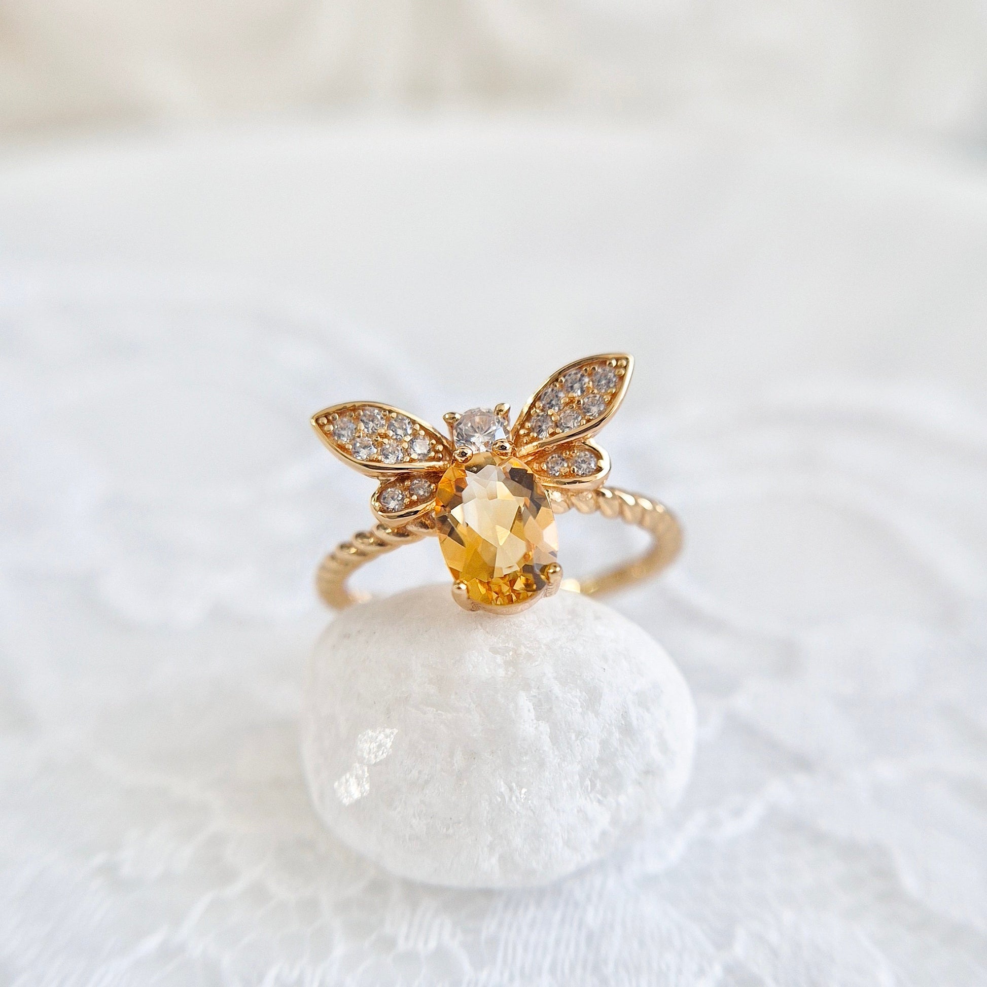 Bienen Ring, Bee Ring, Citrin Ring, Citrine Ring, silver ringgold-plated, silber Ring vergoldet, Schmuck, Ring, Fingerring, Damenring, jewelry, jewellery, ring, bague, anello, goldener Ring, tier Ring, insekt schmuck, Bienen Schmuck, bee jewelry, schmuck für sie, gift for her, birthday gift, jewelry present, pave setting, adjustable ring, verstellbar