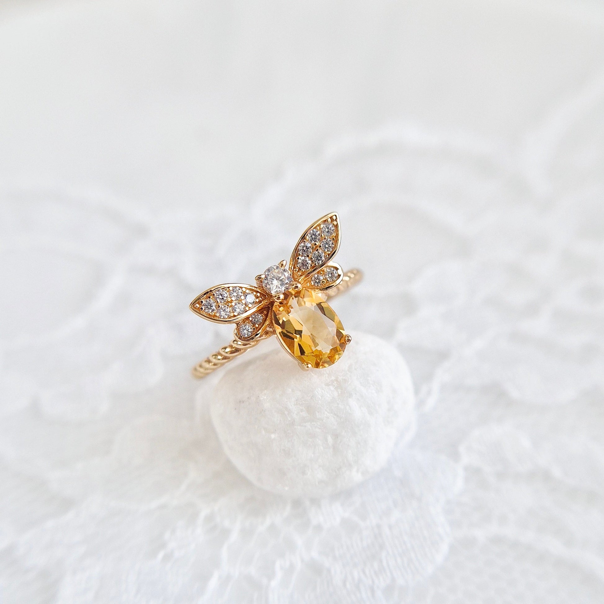 Bienen Ring, Bee Ring, Citrin Ring, Citrine Ring, silver ringgold-plated, silber Ring vergoldet, Schmuck, Ring, Fingerring, Damenring, jewelry, jewellery, ring, bague, anello, goldener Ring, tier Ring, insekt schmuck, Bienen Schmuck, bee jewelry, schmuck für sie, gift for her, birthday gift, jewelry present, pave setting, adjustable ring, verstellbar