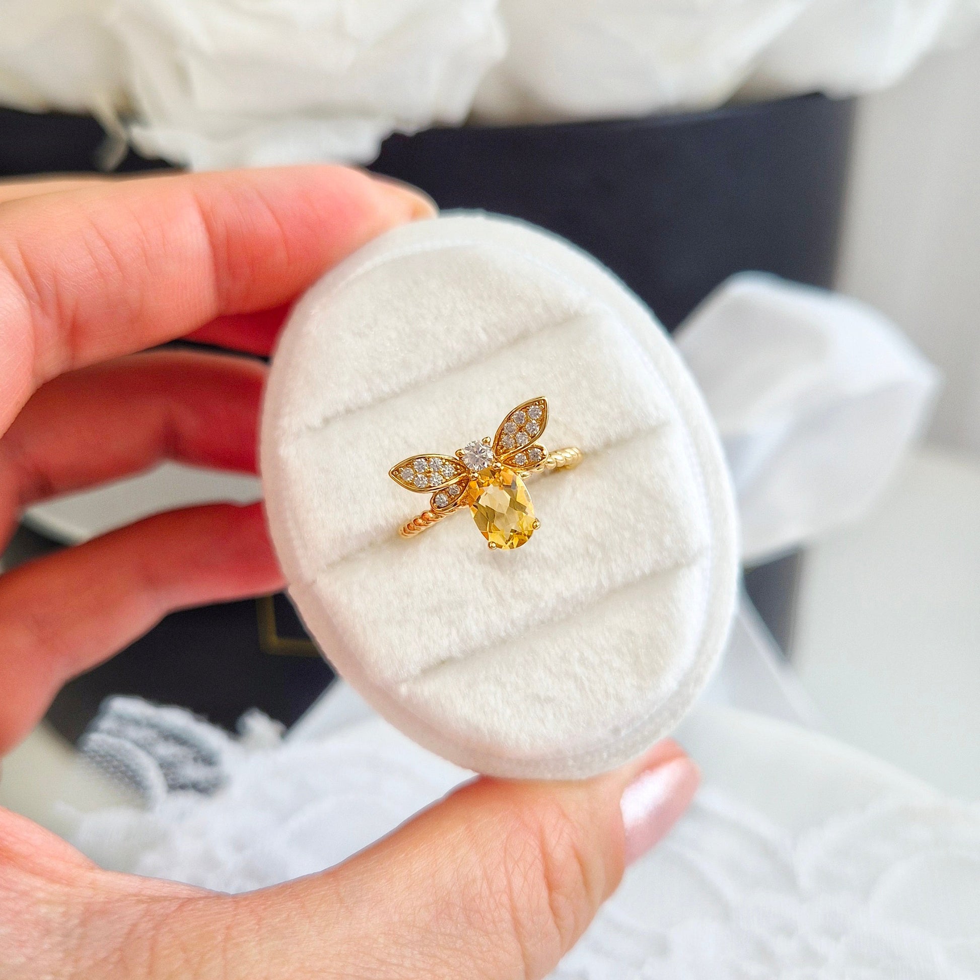 Bienen Ring, Bee Ring, Citrin Ring, Citrine Ring, silver ringgold-plated, silber Ring vergoldet, Schmuck, Ring, Fingerring, Damenring, jewelry, jewellery, ring, bague, anello, goldener Ring, tier Ring, insekt schmuck, Bienen Schmuck, bee jewelry, schmuck für sie, gift for her, birthday gift, jewelry present, pave setting, adjustable ring, verstellbar