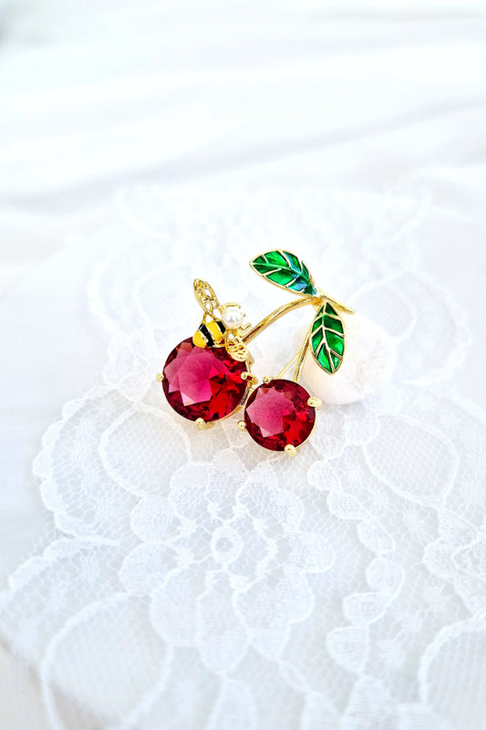 Brosche Kirsche, Kirschen Brosche, Cherry Brooch, Broche cerise, Spilla ciliegia, Gold brooch, golden brooch, Goldene Brosche, Brosche, Brooch, Broach, Broche, Spilla, broche dore, Rote Brosche, red cherry brooch, red brooch