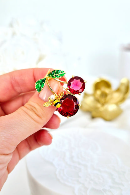 Brosche Kirsche, Kirschen Brosche, Cherry Brooch, Broche cerise, Spilla ciliegia, Gold brooch, golden brooch, Goldene Brosche, Brosche, Brooch, Broach, Broche, Spilla, broche dore, Rote Brosche, red cherry brooch, red brooch