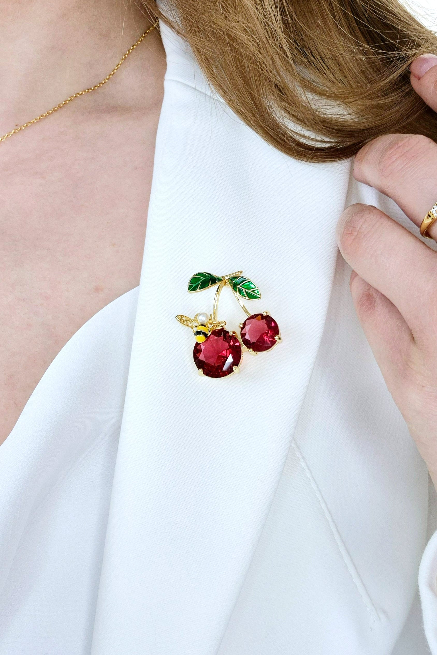 Brosche Kirsche, Kirschen Brosche, Cherry Brooch, Broche cerise, Spilla ciliegia, Gold brooch, golden brooch, Goldene Brosche, Brosche, Brooch, Broach, Broche, Spilla, broche dore, Rote Brosche, red cherry brooch, red brooch