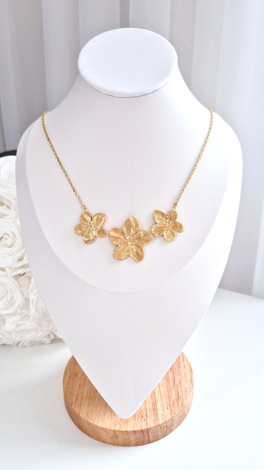 Flower necklace