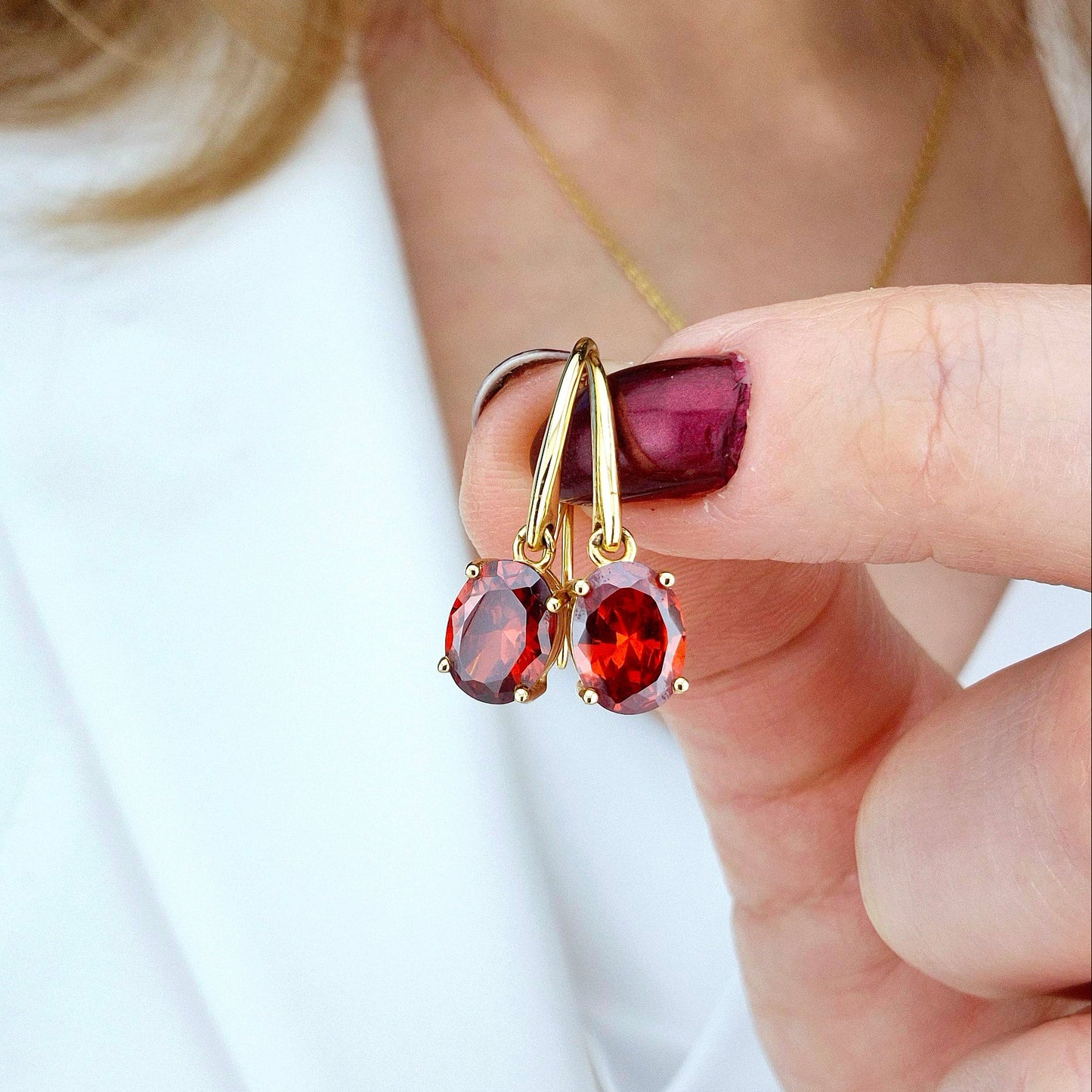 Granat Ohrringe, garnet earrings, Red Garnet Ohrringe Oval, goldene Ohrringe, Ohrringe, Granat Ohrringe, red garnet earrings, garnet earrings, earrings, Hängeohrringe mit rotem Granat Edelstein oval geschliffen in Krappenfassung vergoldet, dangle earrings, ohrhänger, Ohrringe, boucles, boucles doreilles, orecchini, jewelry, jewellery, schmuck, bijou, bijoux, gioielli, Damenohrringe, Silberschmuck