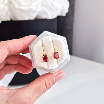 Granat Ohrringe, garnet earrings, Red Garnet Ohrringe Oval, goldene Ohrringe, Ohrringe, Granat Ohrringe, red garnet earrings, garnet earrings, earrings, Hängeohrringe mit rotem Granat Edelstein oval geschliffen in Krappenfassung vergoldet, dangle earrings, ohrhänger, Ohrringe, boucles, boucles doreilles, orecchini, jewelry, jewellery, schmuck, bijou, bijoux, gioielli, Damenohrringe, Silberschmuck