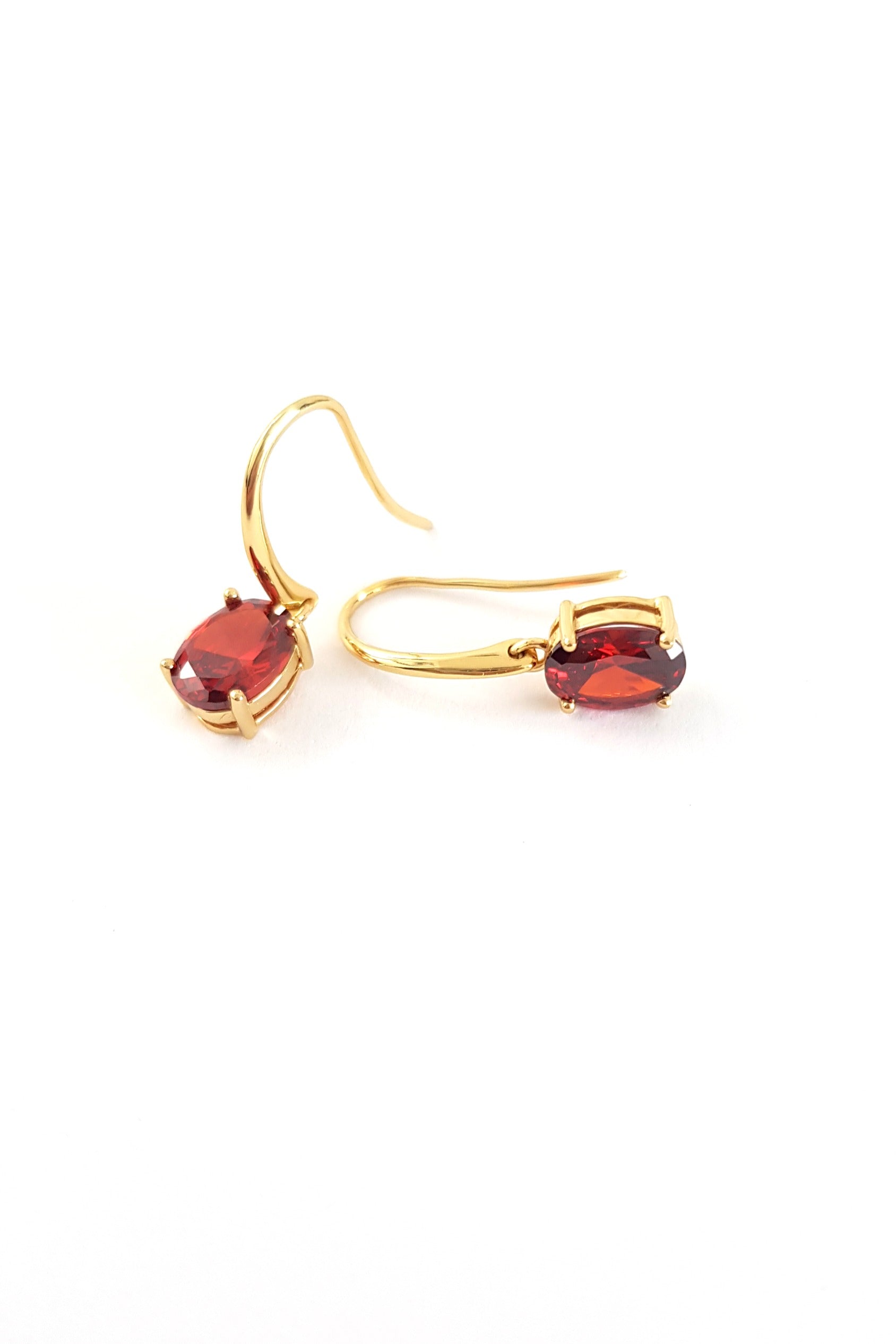 Red Garnet Ohrringe Oval, goldene Ohrringe, Ohrringe, Granat Ohrringe, red garnet earrings, garnet earrings, earrings, Hängeohrringe mit rotem Granat Edelstein oval geschliffen in Krappenfassung vergoldet 