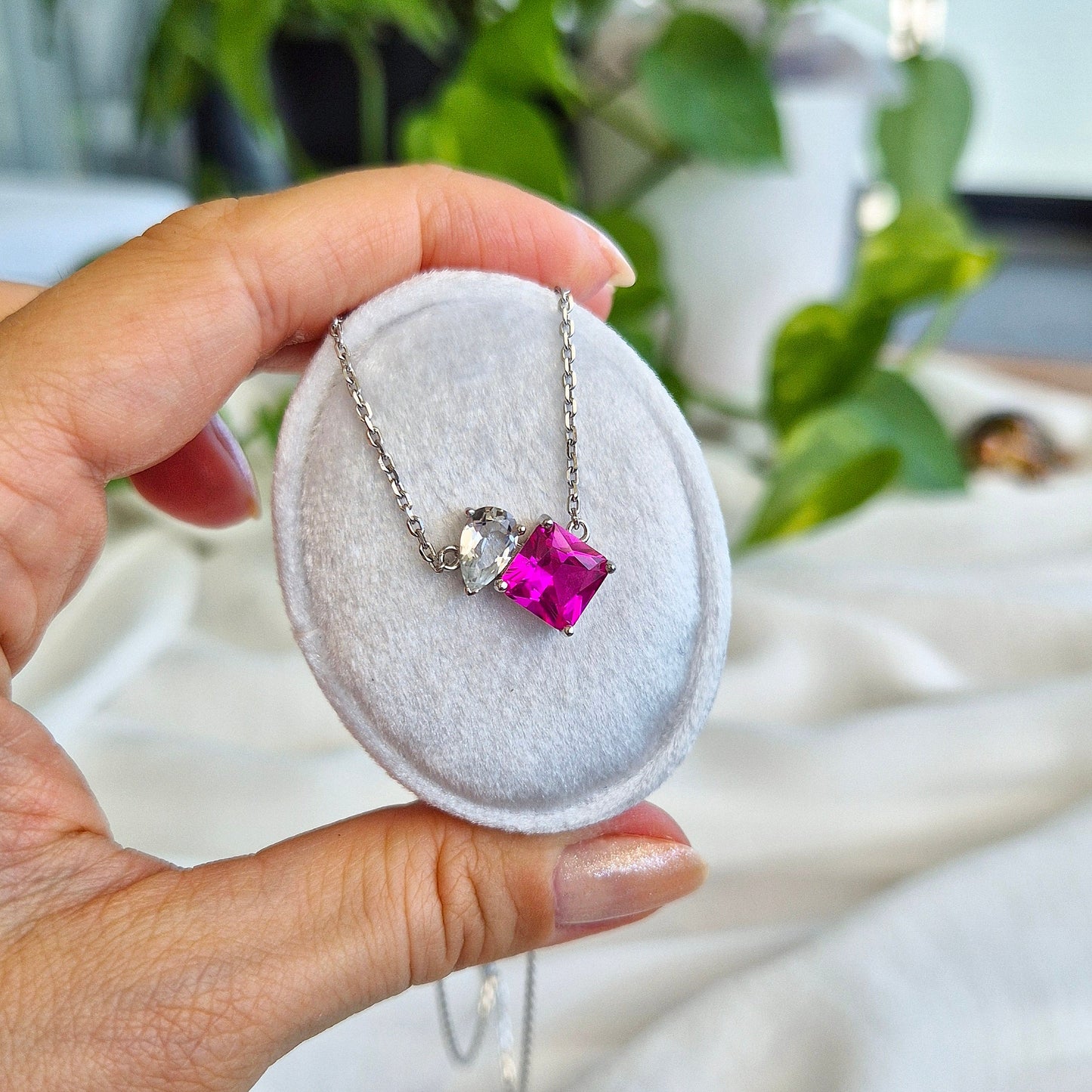 Saphir Halskette, Sapphire necklace, gemstone necklace, toi et moi necklace, toi et moi, Rosa Saphir Halskette, Silberkette, Silber Halskette, Damen Halskette, hot pink sapphire necklace, pink sapphire neckalce, sapphire pendant, Saphir Kette, Anhängerkette, pendant necklace, Rosegold Kette, rose-gold necklace, topas Halskette, topaz necklace, Silber Halskette mit Saphir Ahänger, Halskette, necklace, collier, collana, Schmuck, jewelry, jewellery, bijoux, gioielli, accessoire