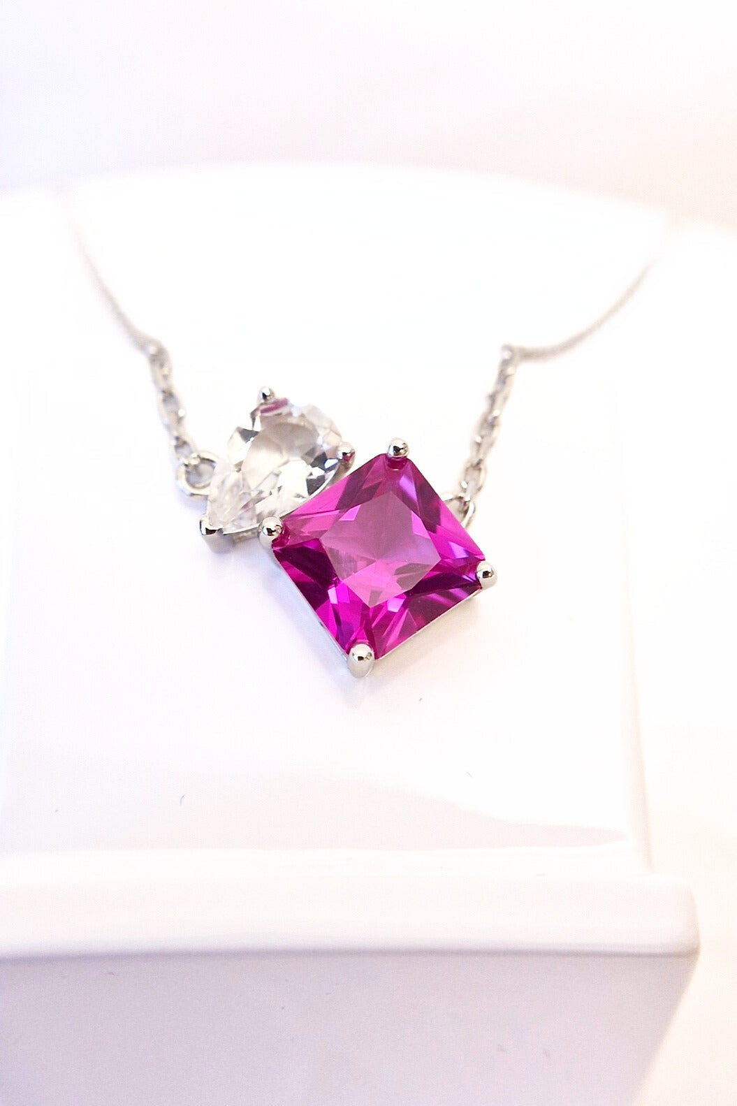 Edelstein Halskette, gemstone necklace, toi et moi necklace, toi et moi, Rosa Saphir Halskette, Silberkette, Silber Halskette, Damen Halskette, hot pink sapphire necklace, pink sapphire neckalce, sapphire necklace, Saphir Kette, Anhänderkette, pendant necklace, Rosegold Kette, rose-gold necklace, topas Halskette, topaz necklace, Silber Halskette mit Saphir Ahänger