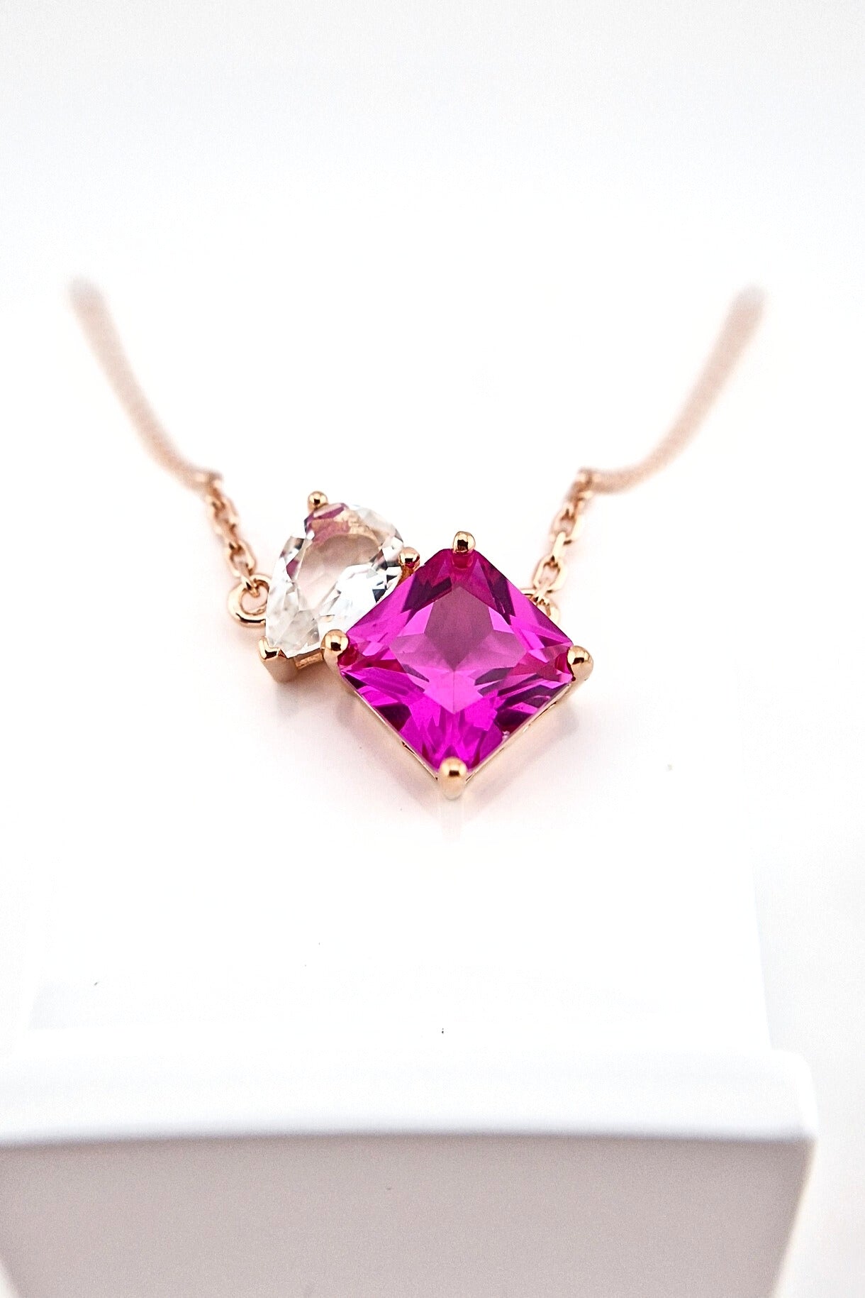 Edelstein Halskette, gemstone necklace, toi et moi necklace, toi et moi, Rosa Saphir Halskette, Silberkette, Silber Halskette, Damen Halskette, hot pink sapphire necklace, pink sapphire neckalce, sapphire necklace, Saphir Kette, Anhänderkette, pendant necklace, Rosegold Kette, rose-gold necklace, topas Halskette, topaz necklace, Silber Halskette mit Saphir Ahänger